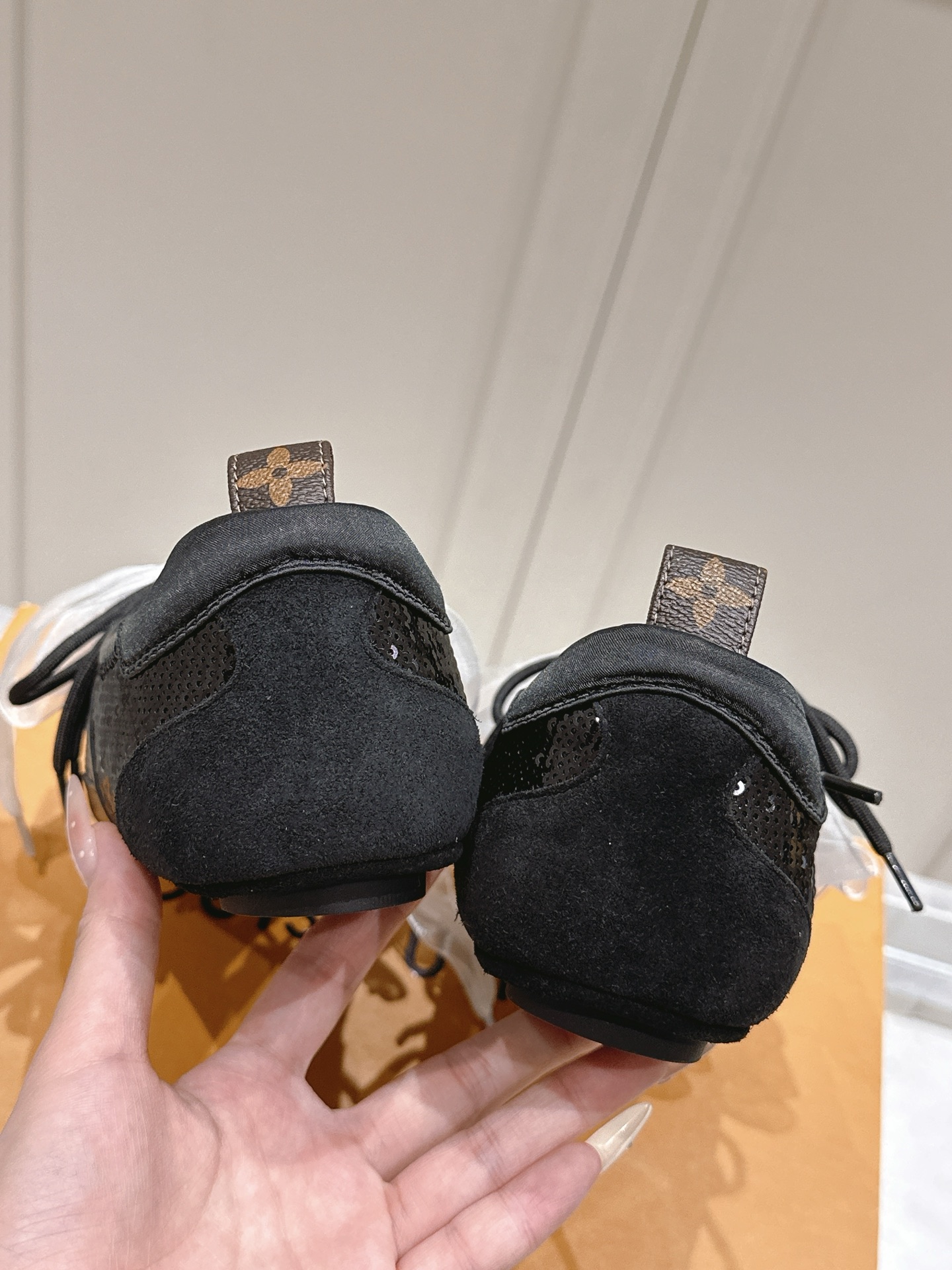 LV頂級高仿Sneakerina芭蕾運動鞋 白灰拼接設計 女款新作｜歐美奢侈品精品推薦