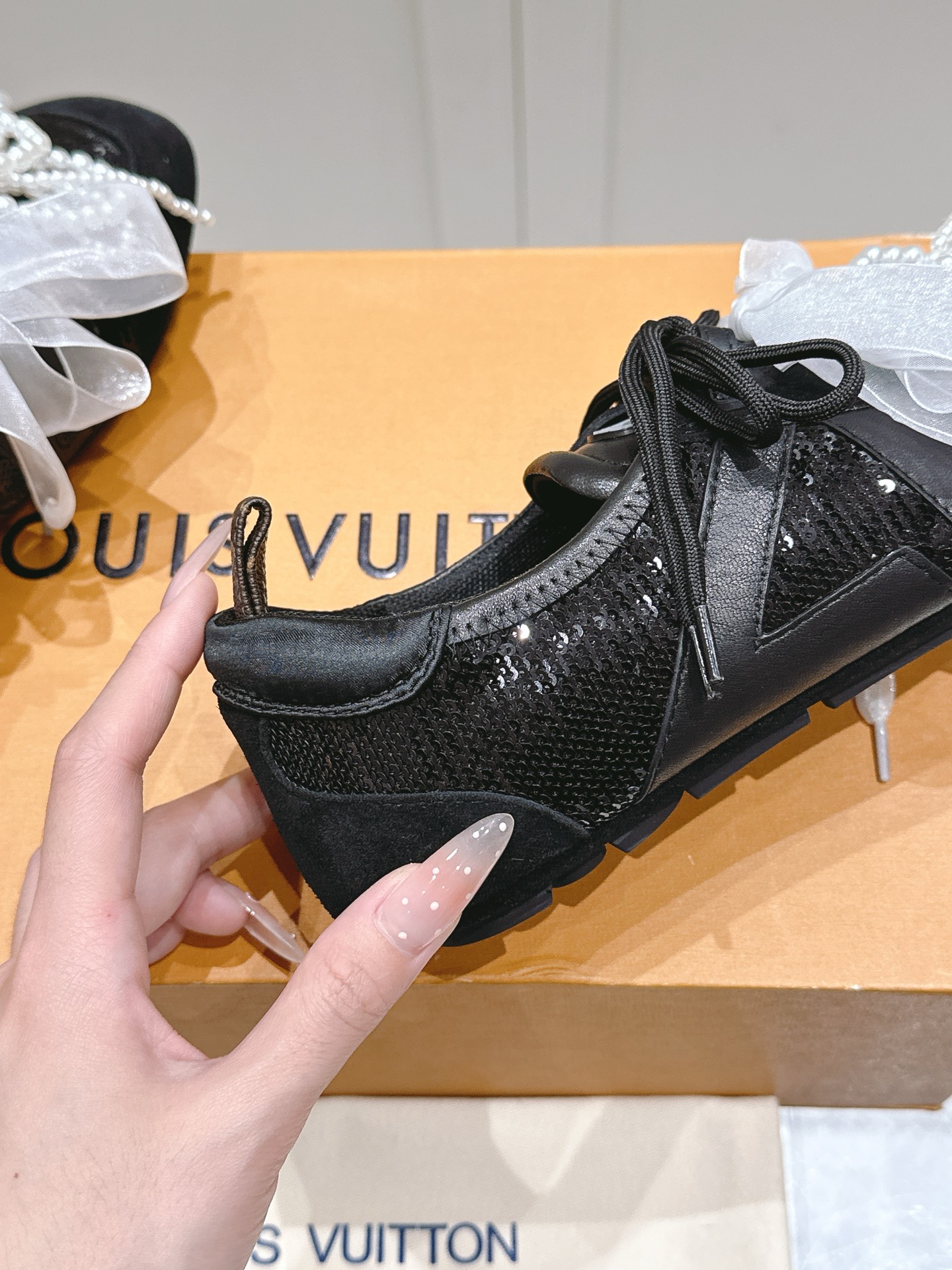 LV頂級高仿Sneakerina芭蕾運動鞋 白灰拼接設計 女款新作｜歐美奢侈品精品推薦