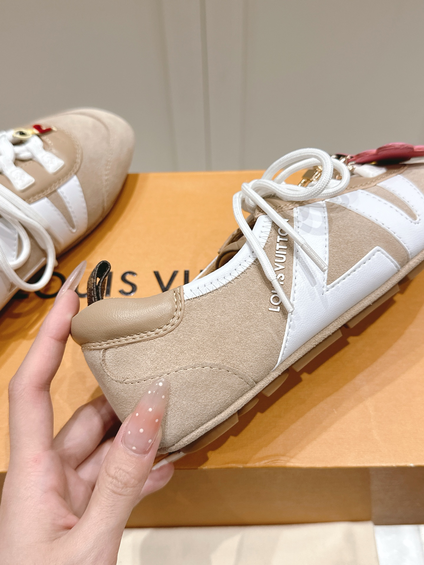 LV卡其色芭蕾運動鞋 一比一復刻舒適女款鞋 Sneakerina系列