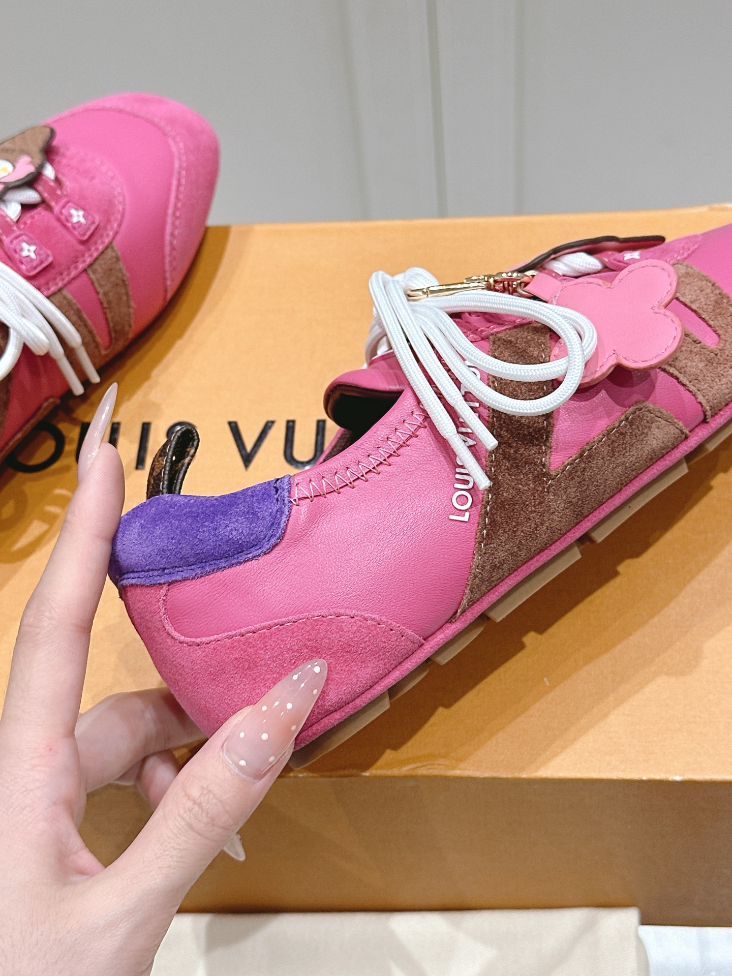 LV玫紅芭蕾運動鞋 超A貨女鞋 Sneakerina系列甜美風必備｜歐美奢侈品精品推薦