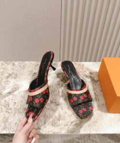 LV復刻版高跟拖鞋櫻桃黑底設計款 一比一仿品質感女鞋推薦