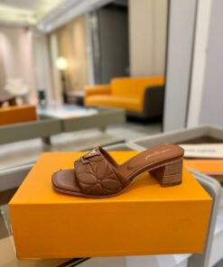 LV原單棕色浮雕中跟拖鞋A貨精品 低調簡約日常女鞋