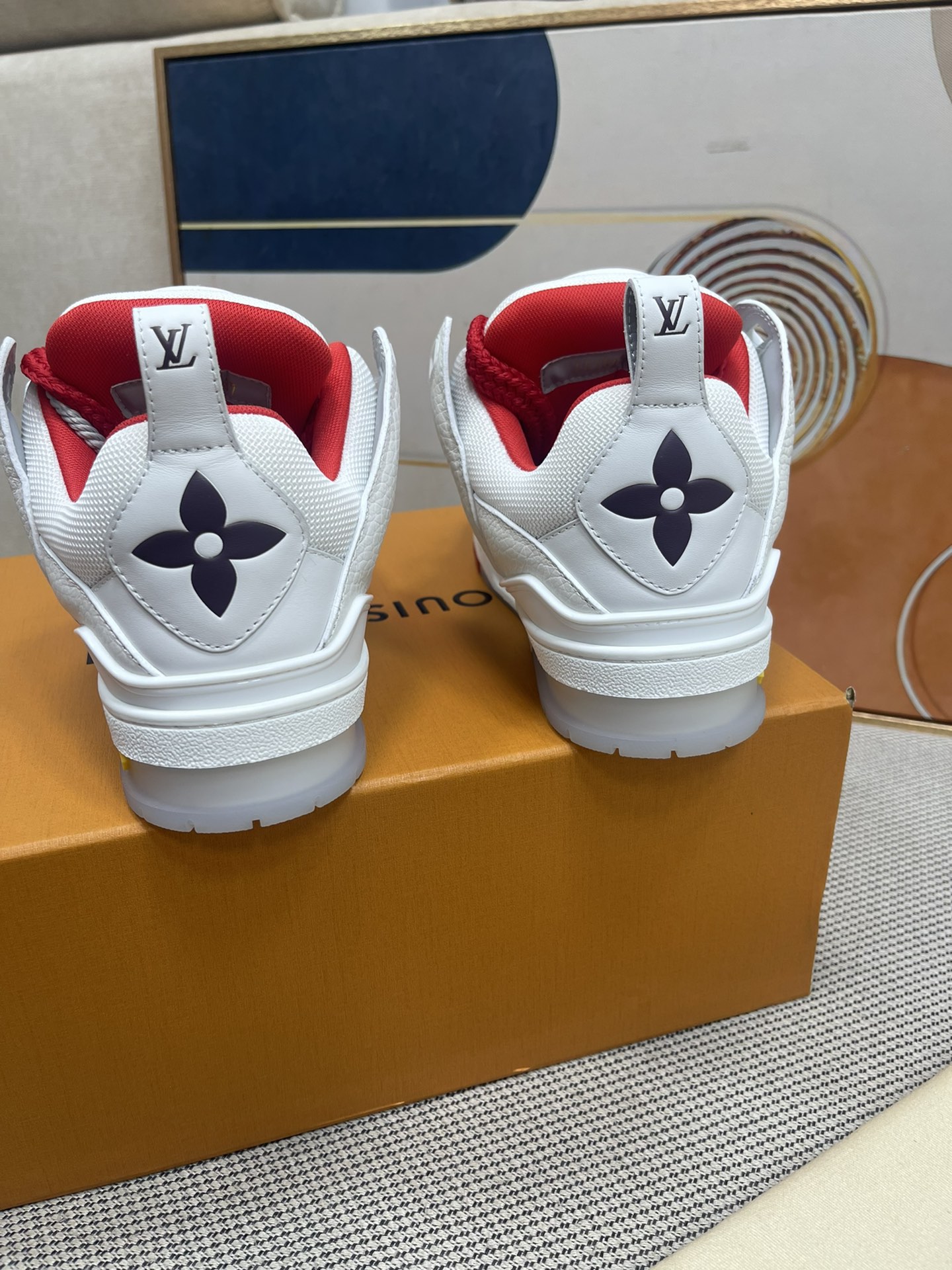 LV紅白配色運動鞋 高仿版本 Louis Vuitton潮流休閒鞋｜歐美奢侈品精品推薦