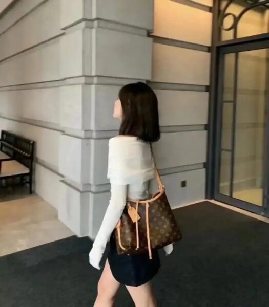 高仿LV CarryAll包使用觀察｜一比一還原設計、穿搭與細節全面解析