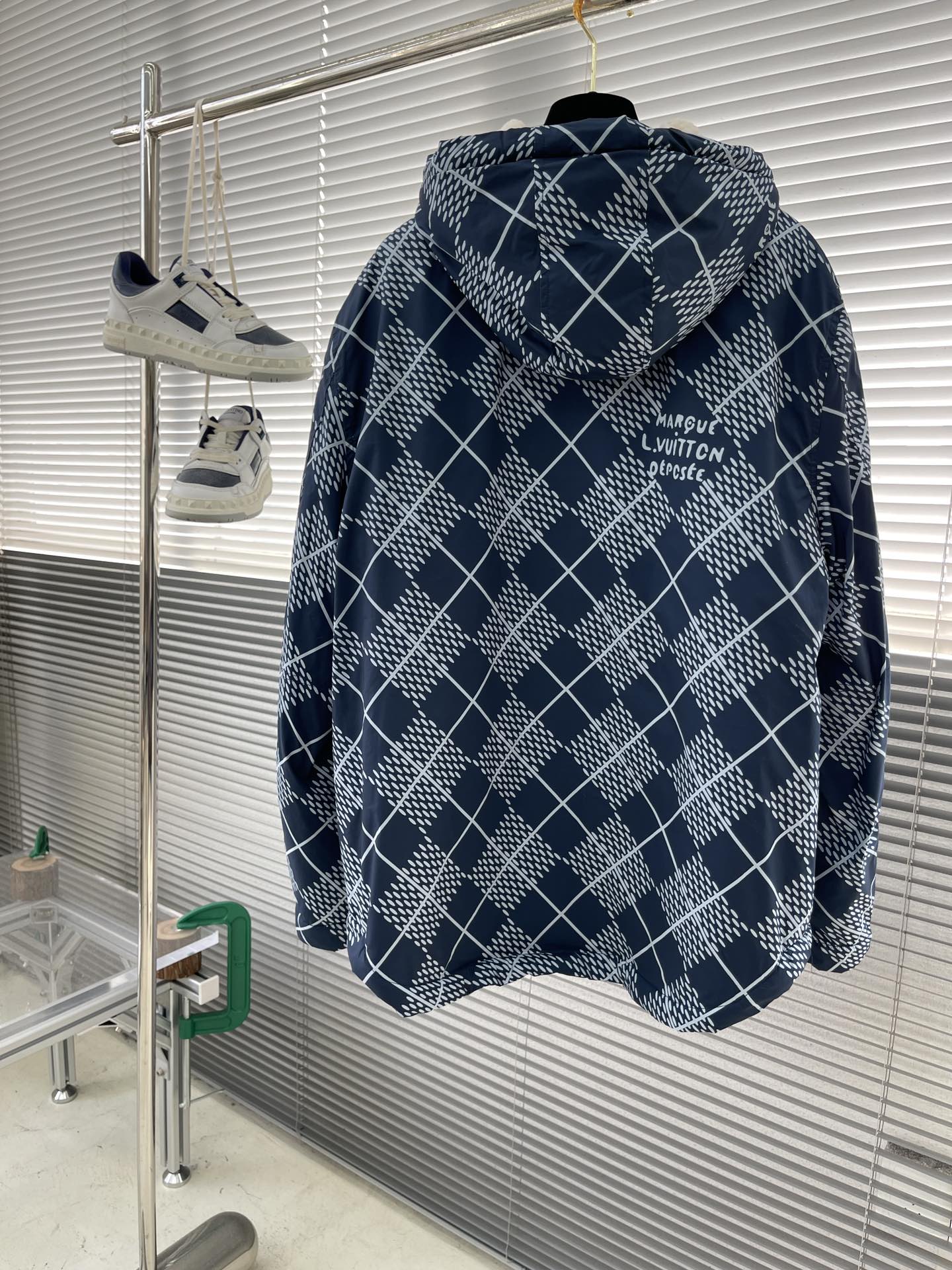 LV高仿雙面穿設計外套 時尚機能雙風格實搭款｜歐美奢侈品精品推薦