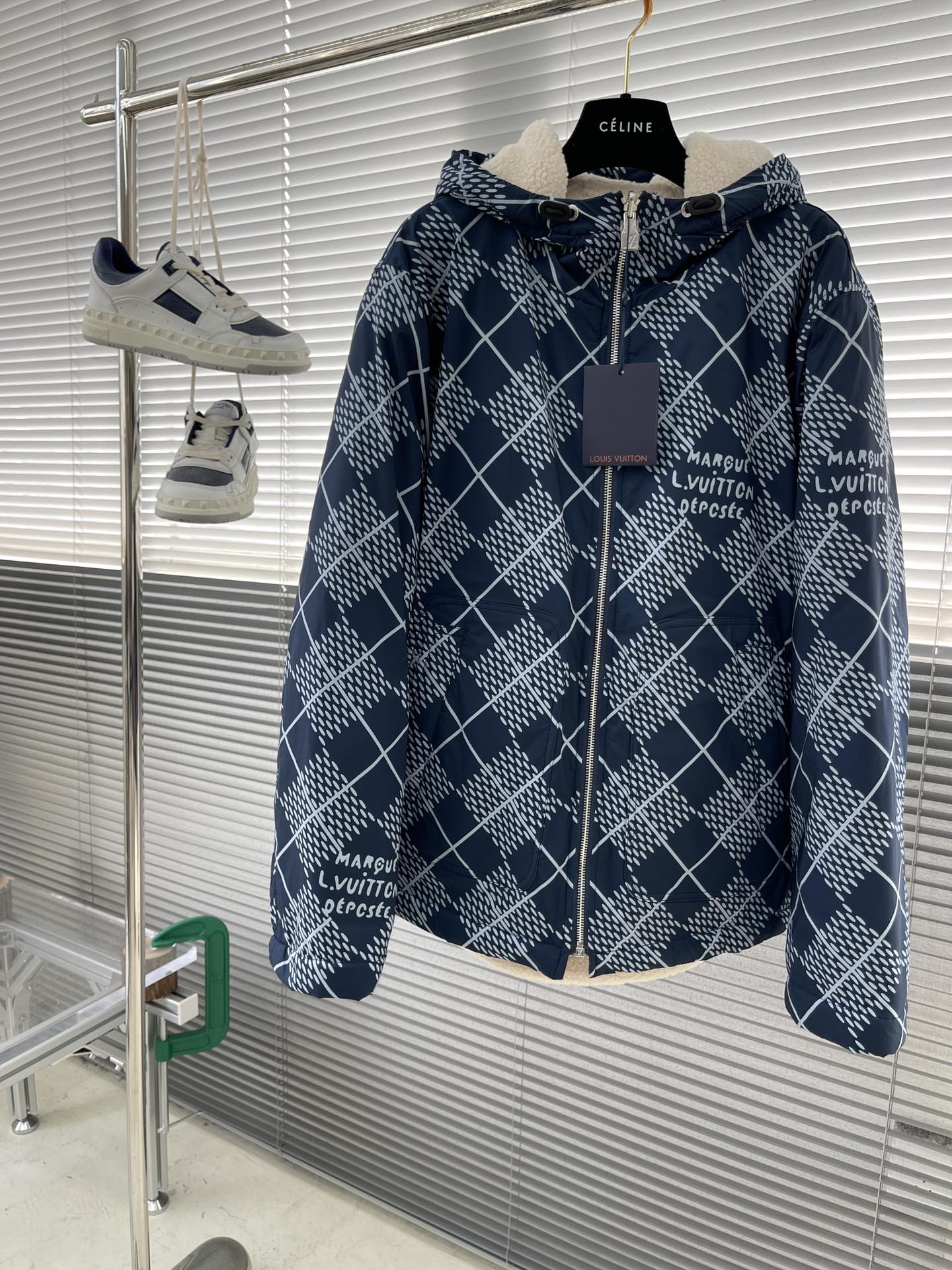 LV高仿雙面穿設計外套 時尚機能雙風格實搭款｜歐美奢侈品精品推薦