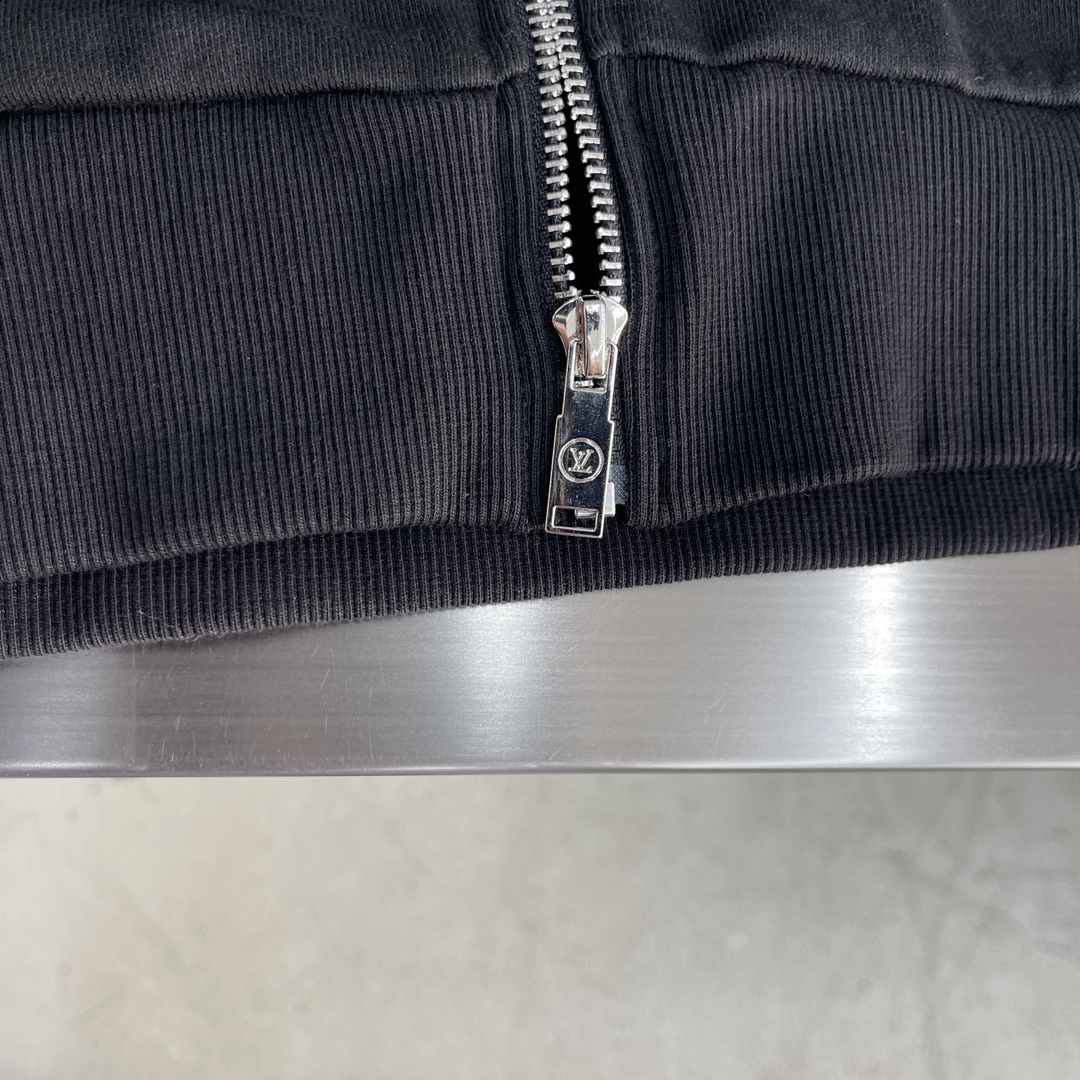 LV高仿刺繡連帽外套 經典設計感潮流休閒風格｜歐美奢侈品精品推薦