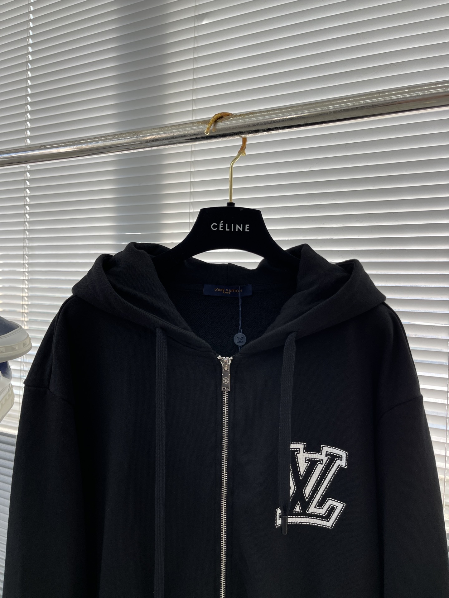 LV高仿刺繡連帽外套 經典設計感潮流休閒風格｜歐美奢侈品精品推薦