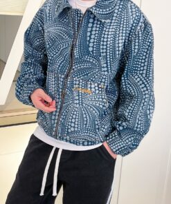 LV高仿提花拼接牛仔外套 潮流街頭感設計細節滿分必收單品