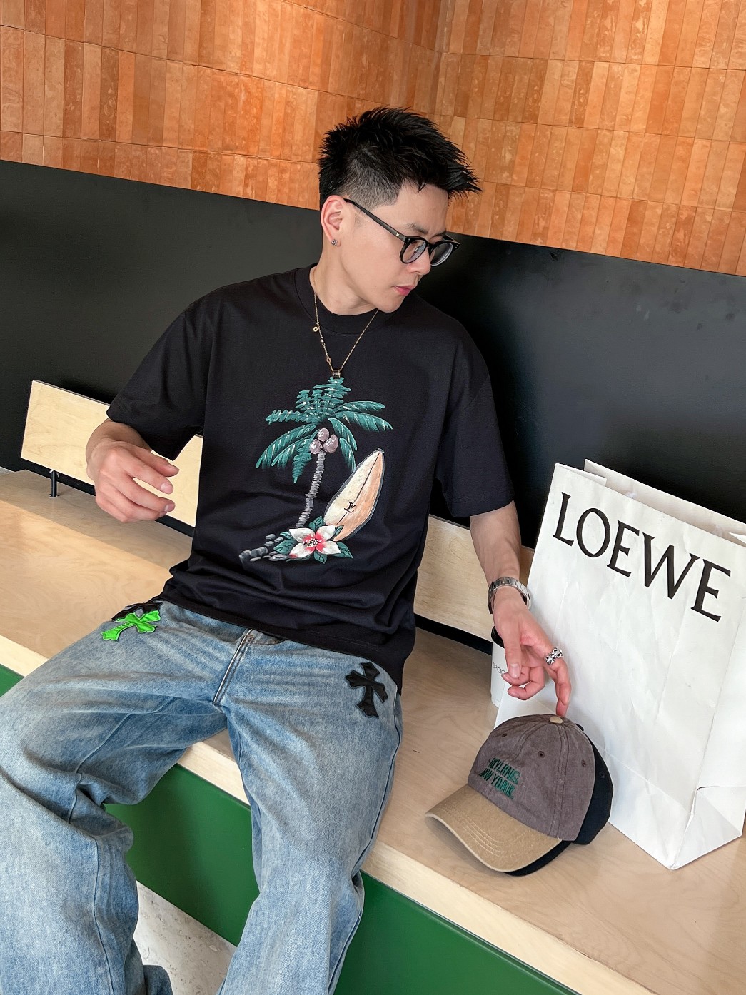 LV高仿手繪短袖T恤黑色款 藝術感潮流夏日百搭單品｜歐美奢侈品精品推薦