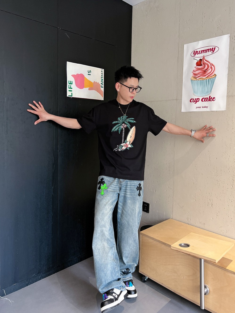 LV高仿手繪短袖T恤黑色款 藝術感潮流夏日百搭單品｜歐美奢侈品精品推薦