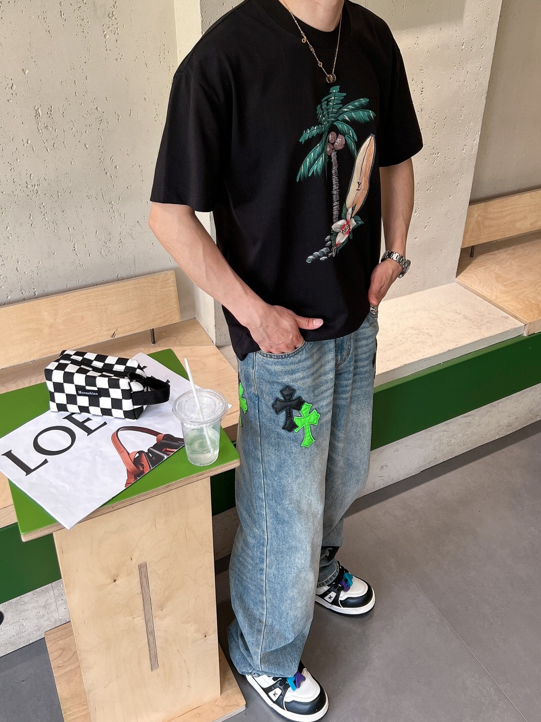 LV高仿手繪短袖T恤黑色款 藝術感潮流夏日百搭單品｜歐美奢侈品精品推薦