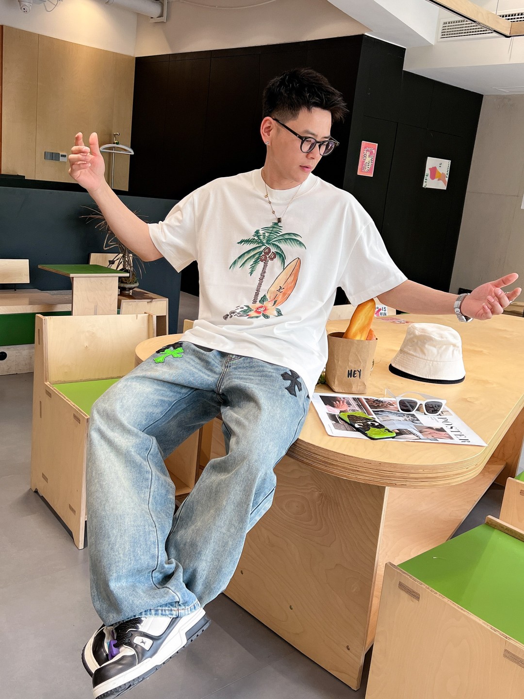 LV高仿手繪短袖T恤白色款 輕鬆穿搭藝術風街頭時尚｜歐美奢侈品精品推薦