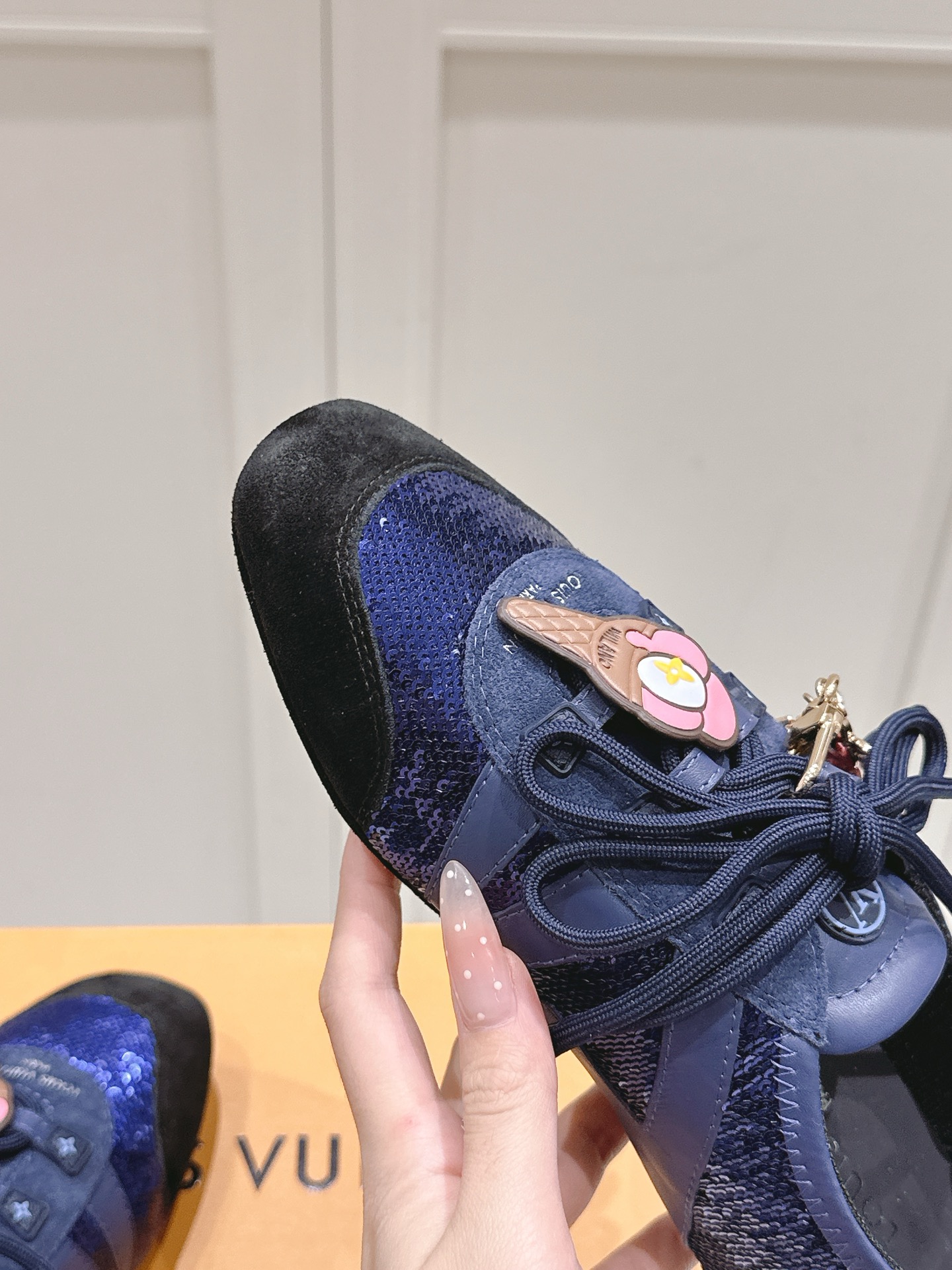 LV原版同步閃鑽厚底女鞋 冰淇淋吊飾限量版 深藍黑拼接復刻款｜歐美奢侈品精品推薦