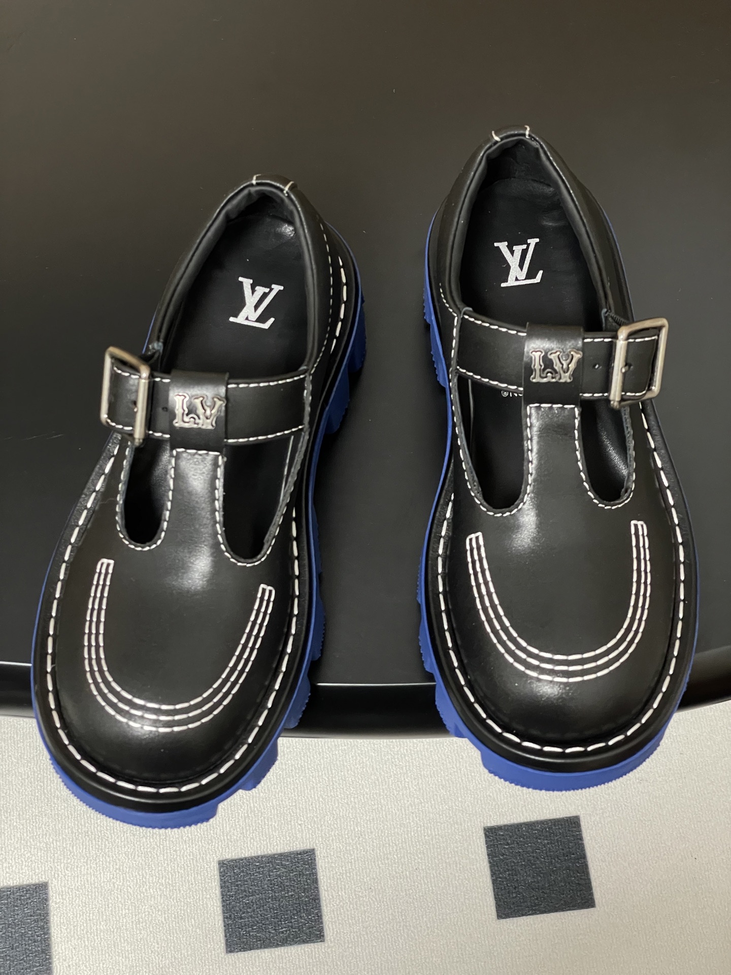 LV瑪莉珍厚底鞋 高仿黑藍拼色原單T字復古樂福鞋 女生復刻潮鞋｜歐美奢侈品精品推薦