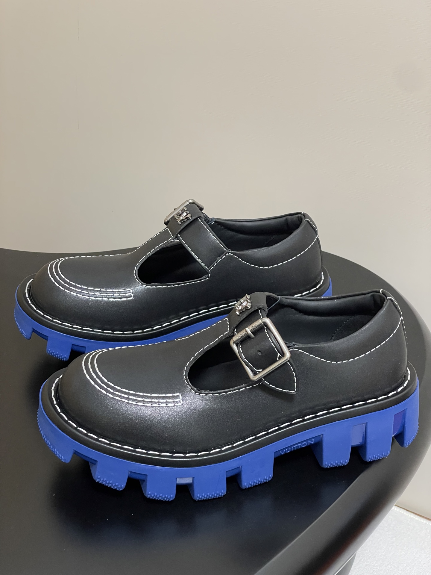 LV瑪莉珍厚底鞋 高仿黑藍拼色原單T字復古樂福鞋 女生復刻潮鞋｜歐美奢侈品精品推薦