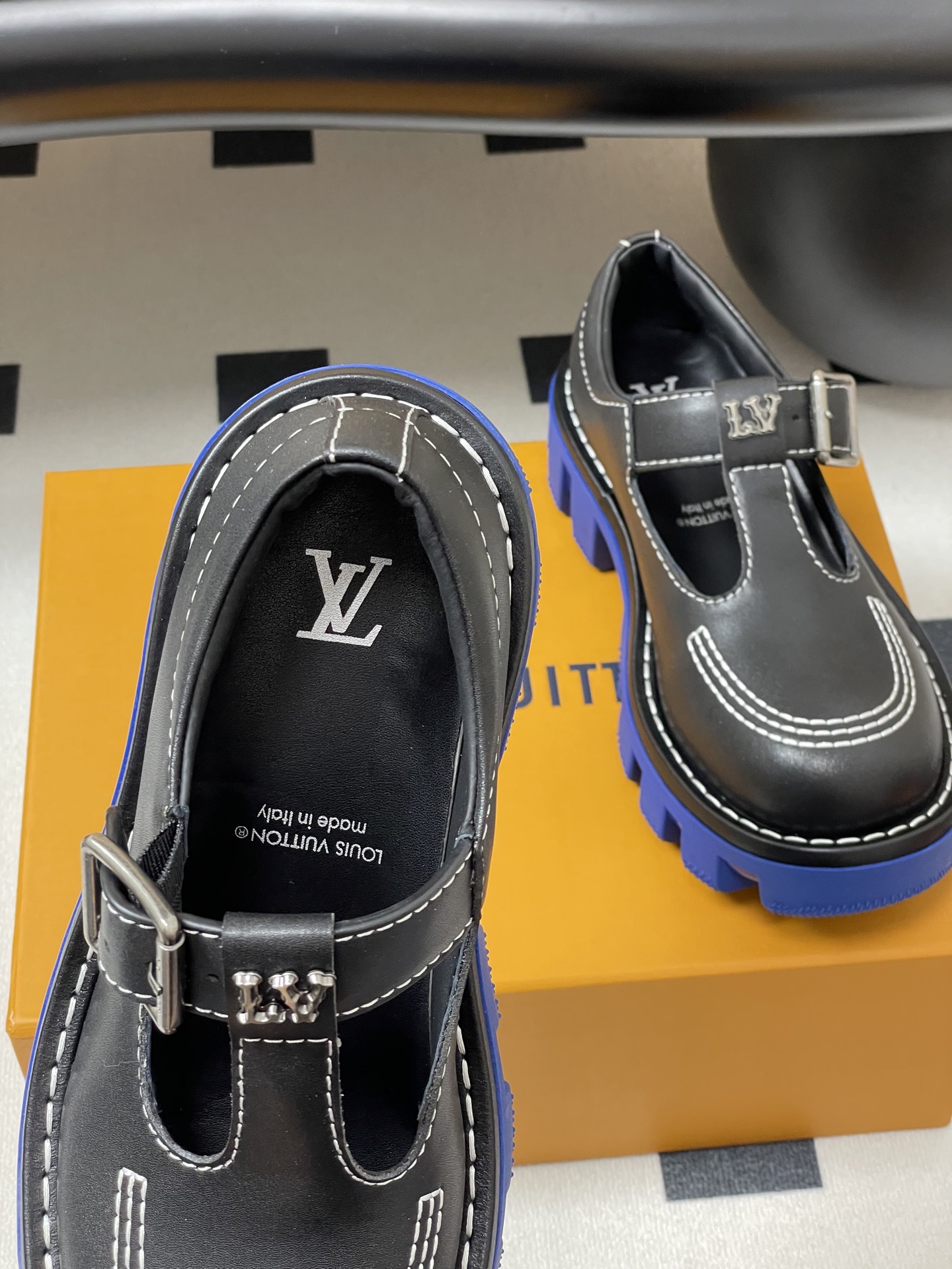 LV瑪莉珍厚底鞋 高仿黑藍拼色原單T字復古樂福鞋 女生復刻潮鞋｜歐美奢侈品精品推薦