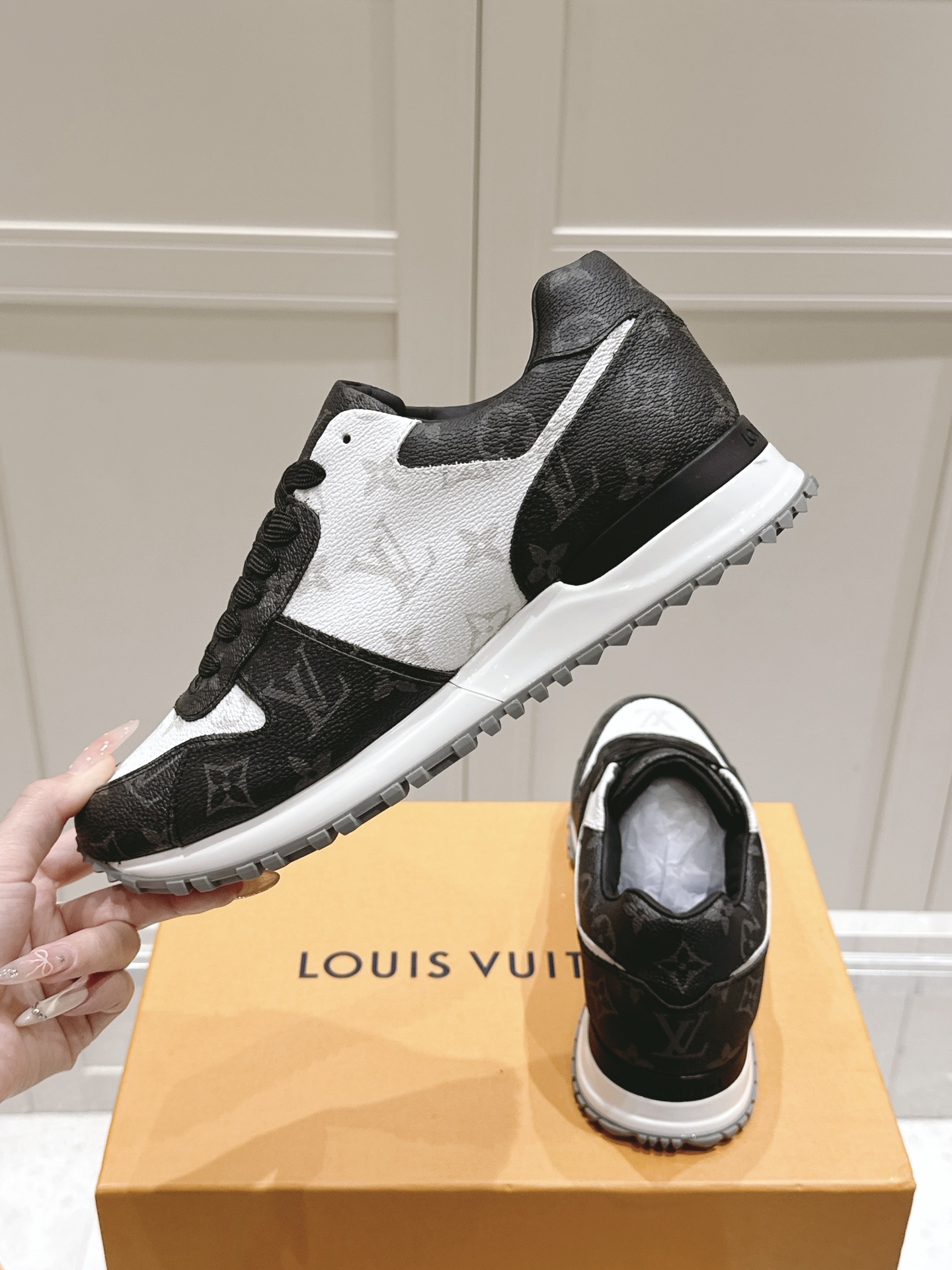 LV運動鞋 高仿黑白配色Monogram老花復刻男女款原單休閒鞋｜歐美奢侈品精品推薦