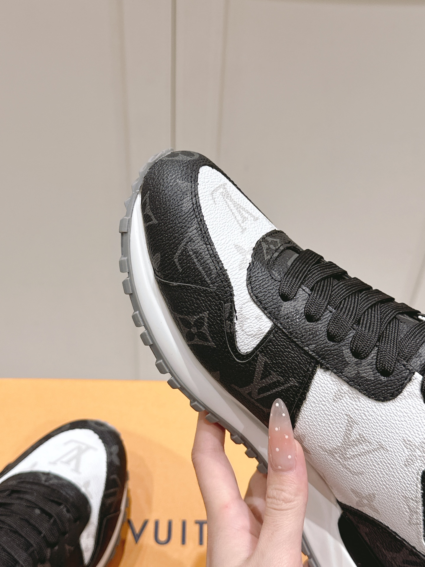 LV運動鞋 高仿黑白配色Monogram老花復刻男女款原單休閒鞋｜歐美奢侈品精品推薦