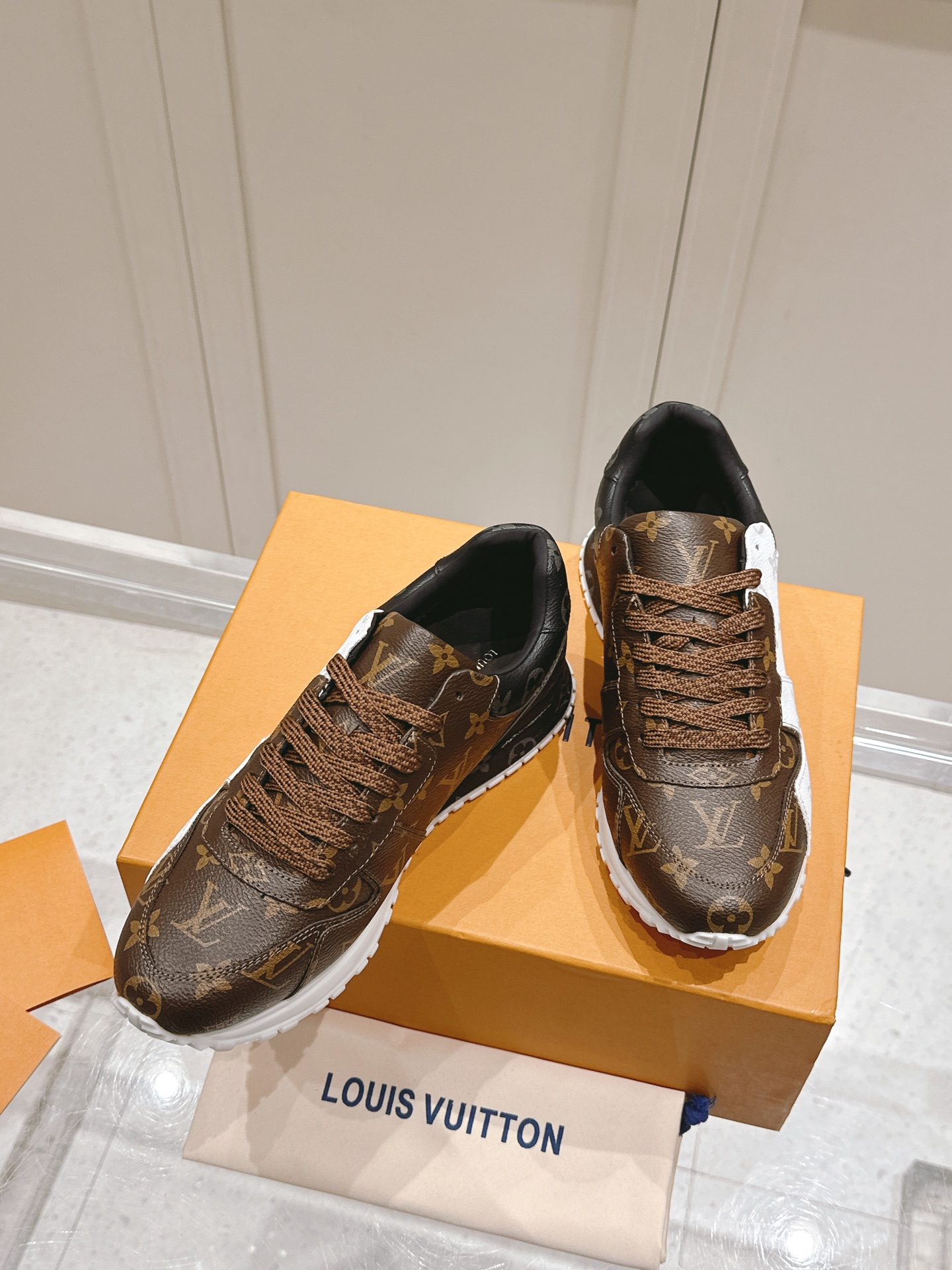 LV運動鞋 高仿深棕經典Monogram老花復刻原單休閒慢跑鞋｜歐美奢侈品精品推薦