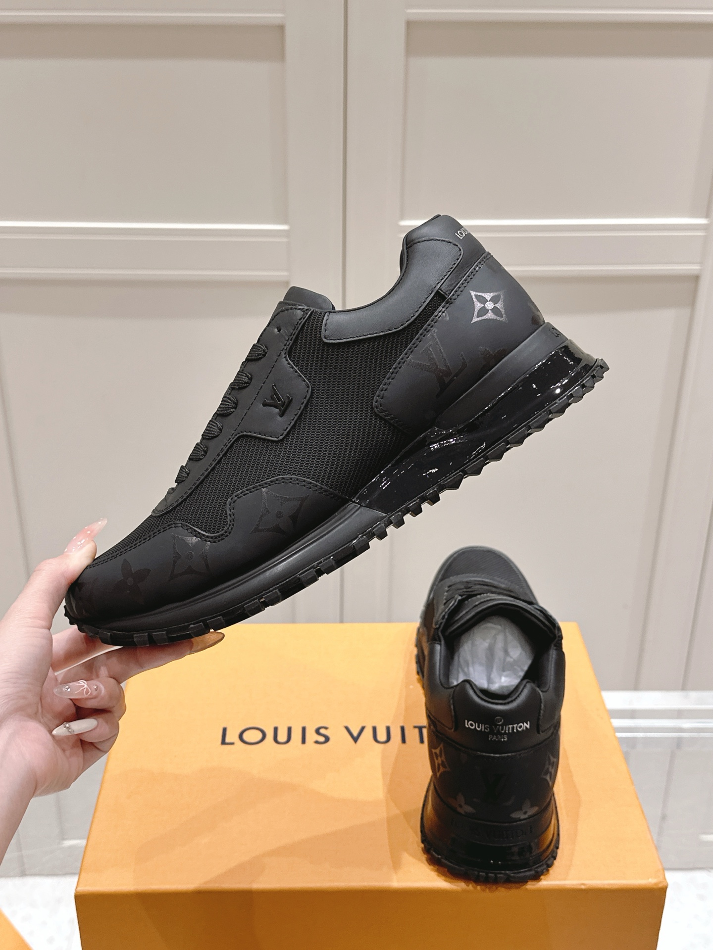 LV運動鞋 高仿全黑尼龍拼皮復刻款輕量慢跑鞋｜歐美奢侈品精品推薦