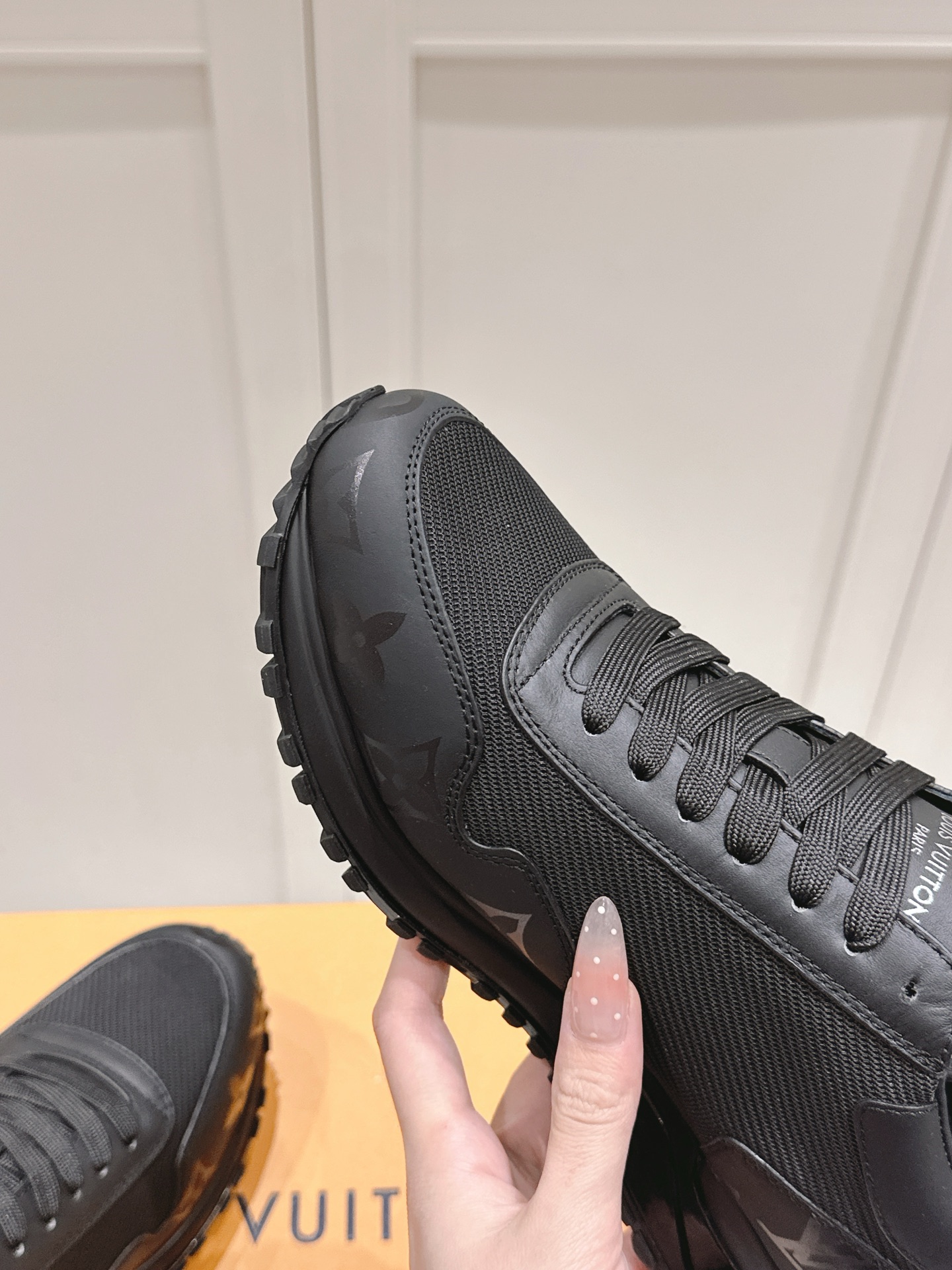 LV運動鞋 高仿全黑尼龍拼皮復刻款輕量慢跑鞋｜歐美奢侈品精品推薦