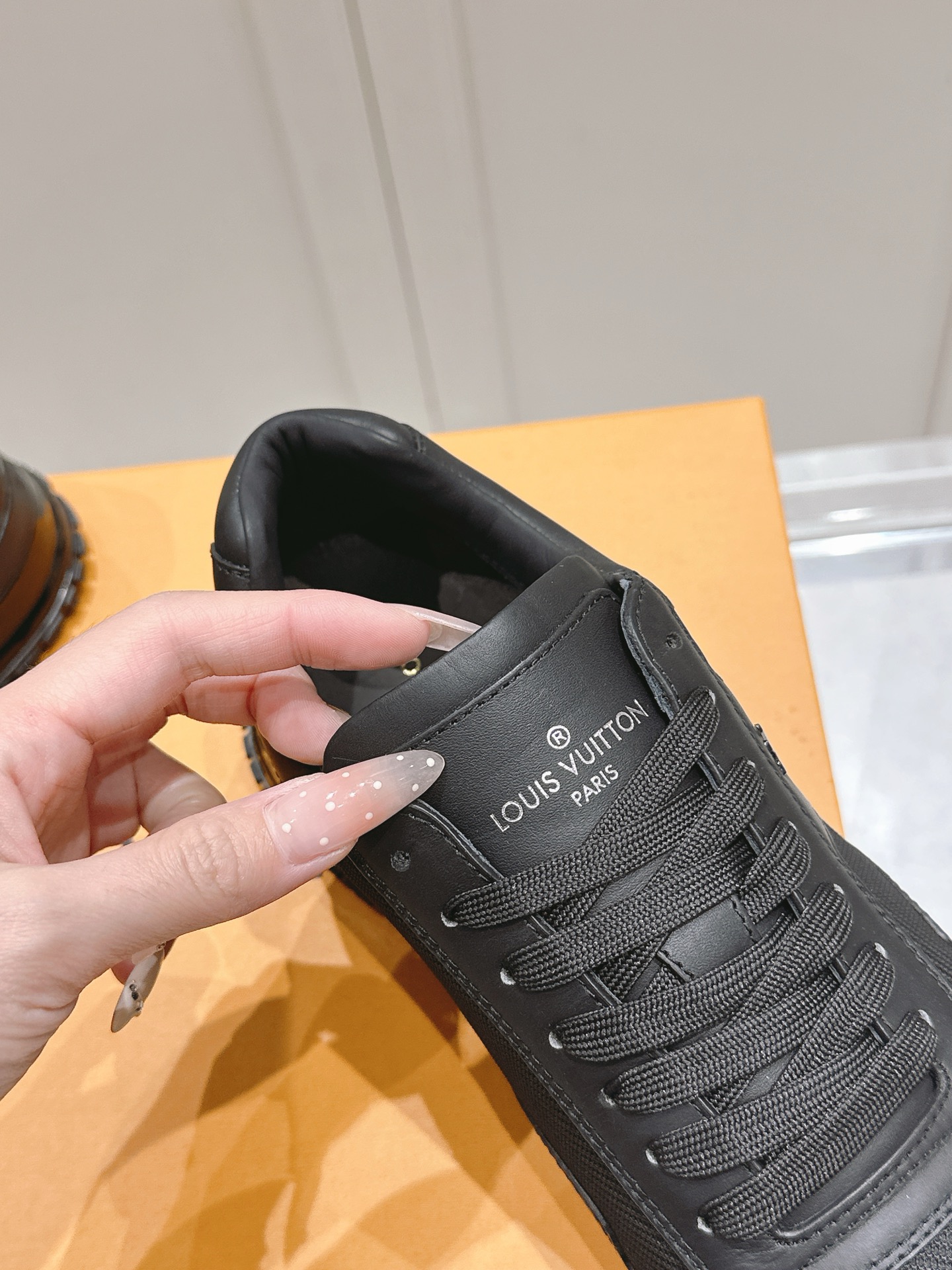 LV運動鞋 高仿全黑尼龍拼皮復刻款輕量慢跑鞋｜歐美奢侈品精品推薦