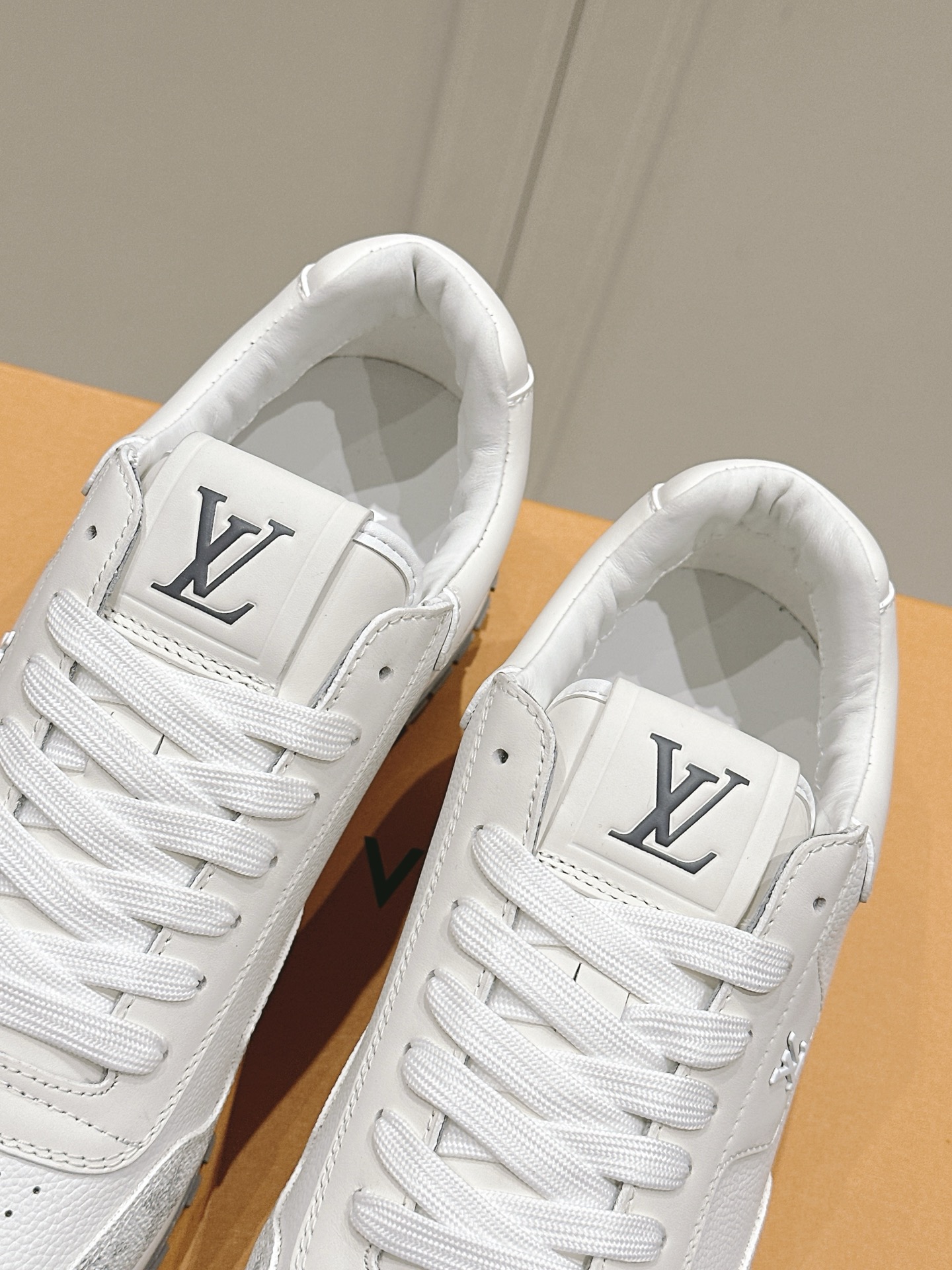 LV運動鞋 高仿白色拼銀復刻款百搭慢跑鞋