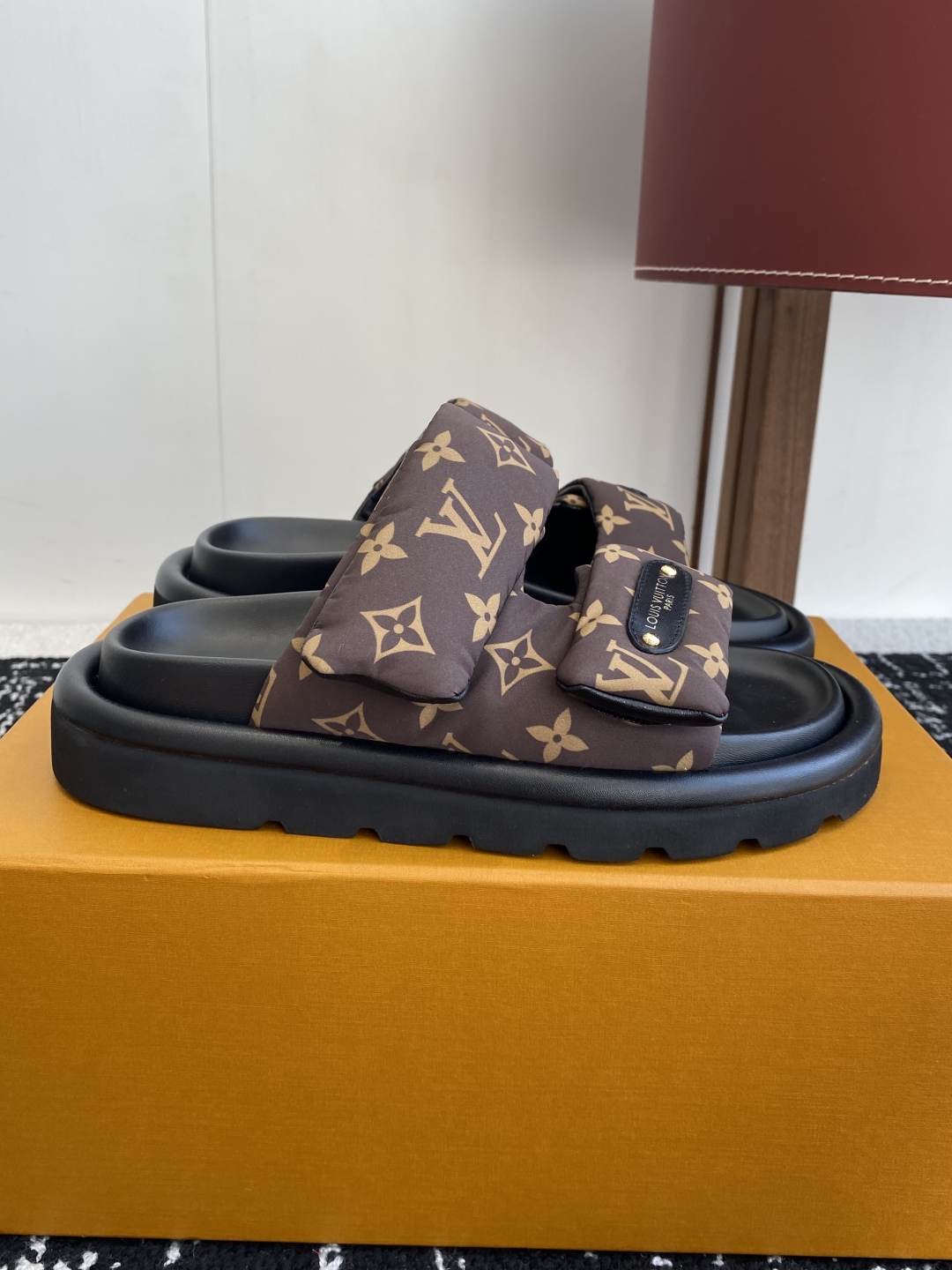 LV涼鞋 高仿棕色Monogram雙帶拖鞋 厚底休閒原單款｜歐美奢侈品精品推薦