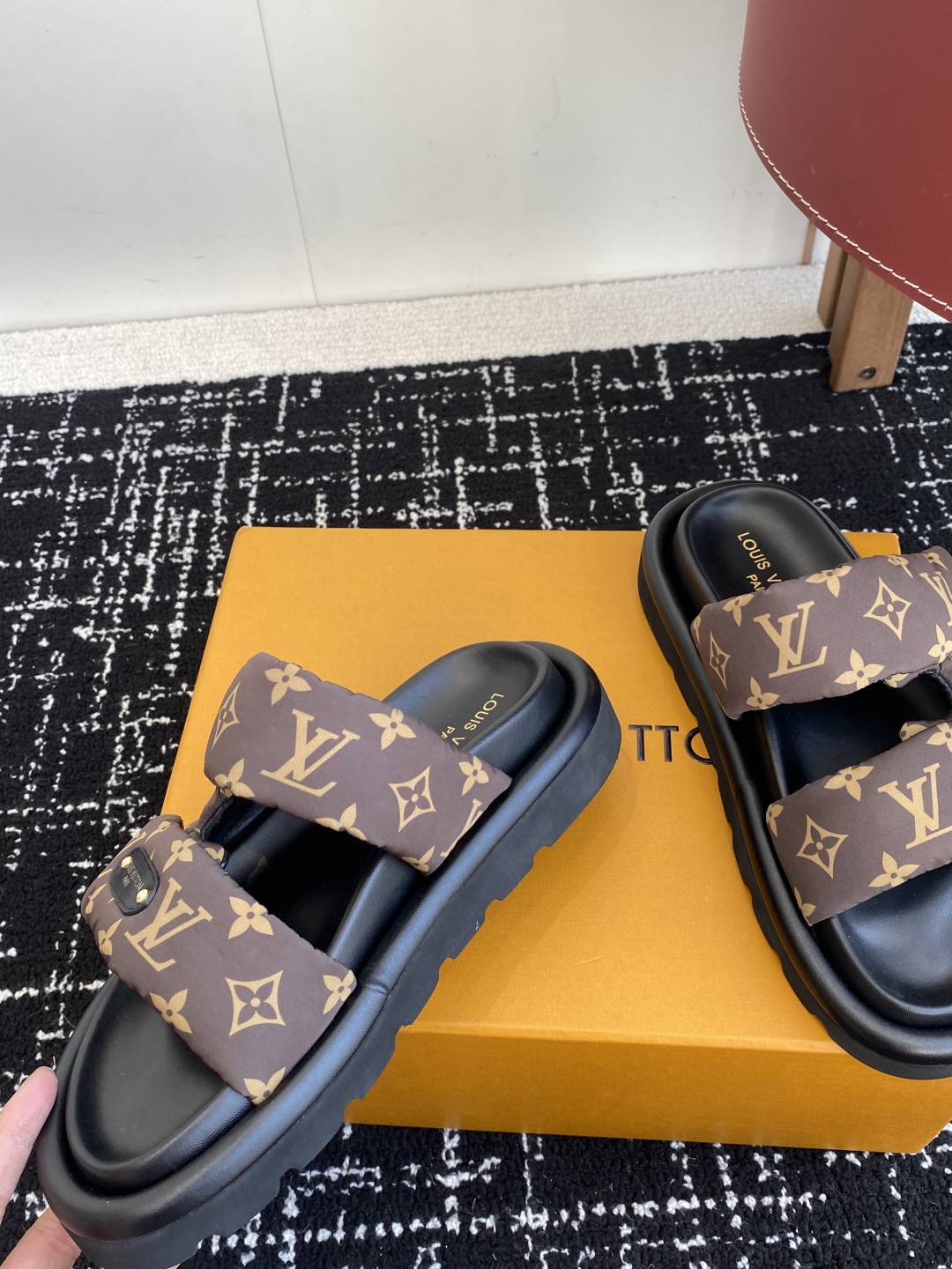 LV涼鞋 高仿棕色Monogram雙帶拖鞋 厚底休閒原單款｜歐美奢侈品精品推薦