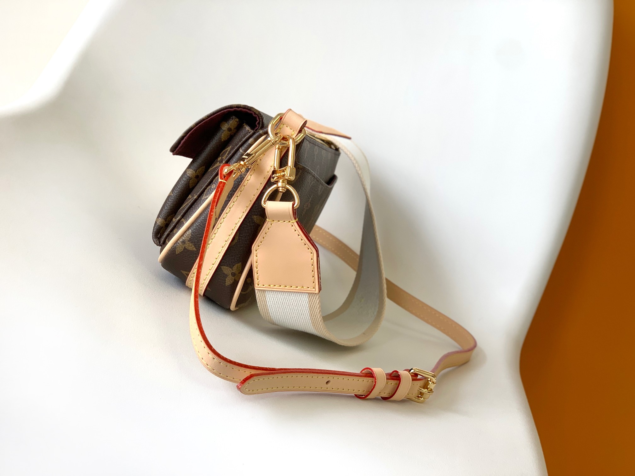 LV 一比一 Pochette M46999 經典老花小包 簡約手拿設計｜歐美奢侈品精品推薦