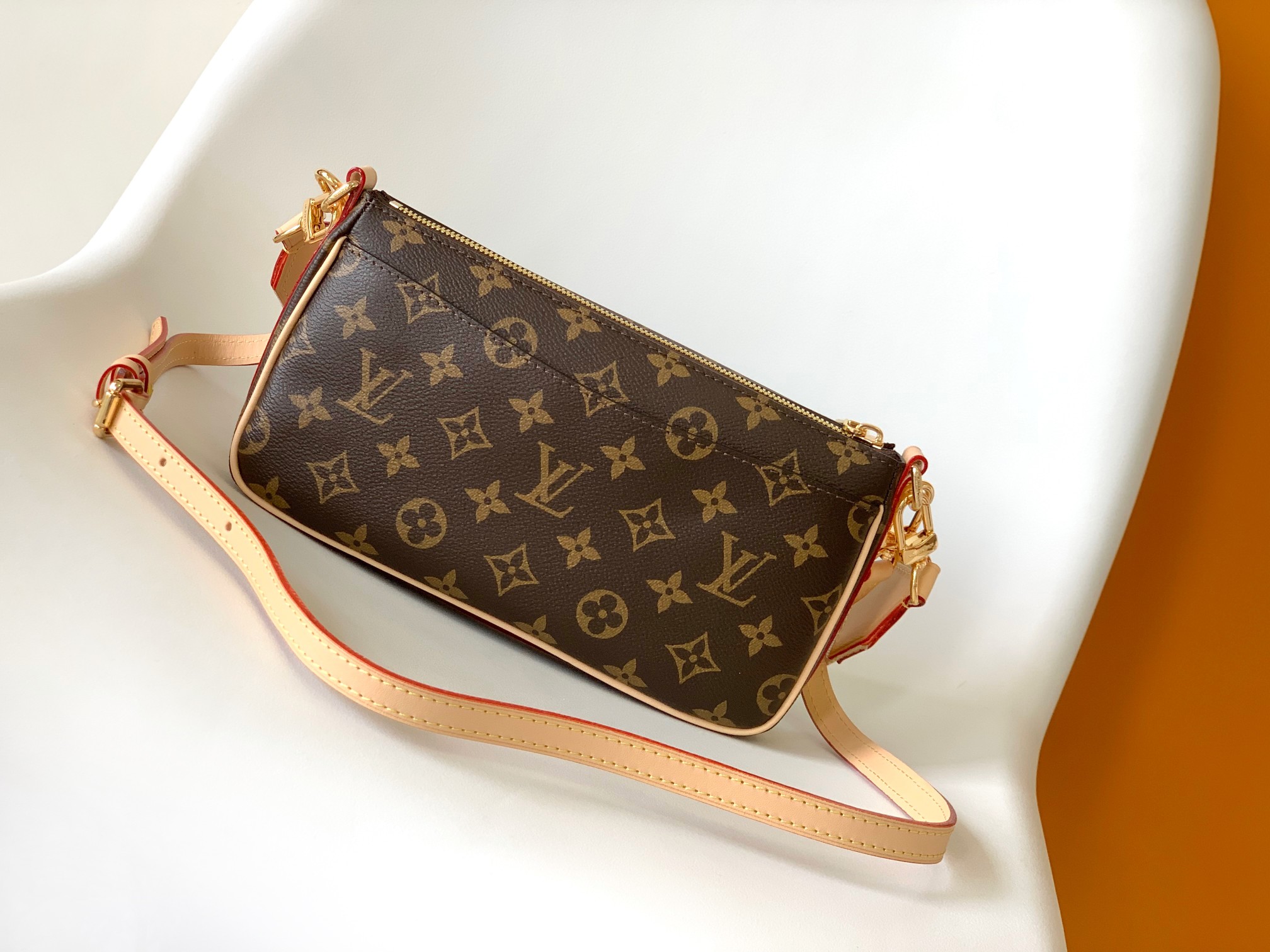 LV 一比一 Pochette M46999 經典老花小包 簡約手拿設計｜歐美奢侈品精品推薦