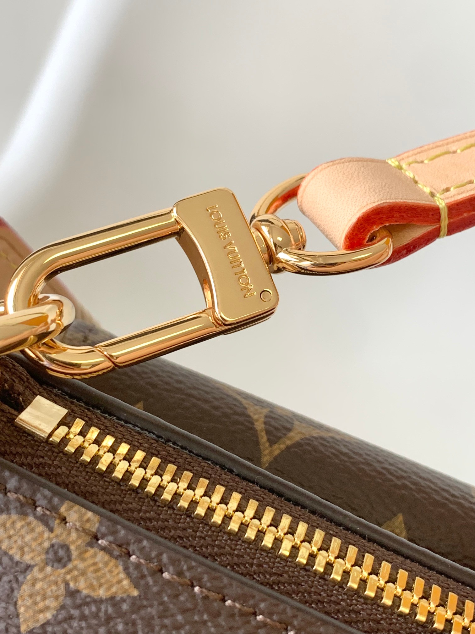 LV 一比一 Pochette M46999 經典老花小包 簡約手拿設計｜歐美奢侈品精品推薦