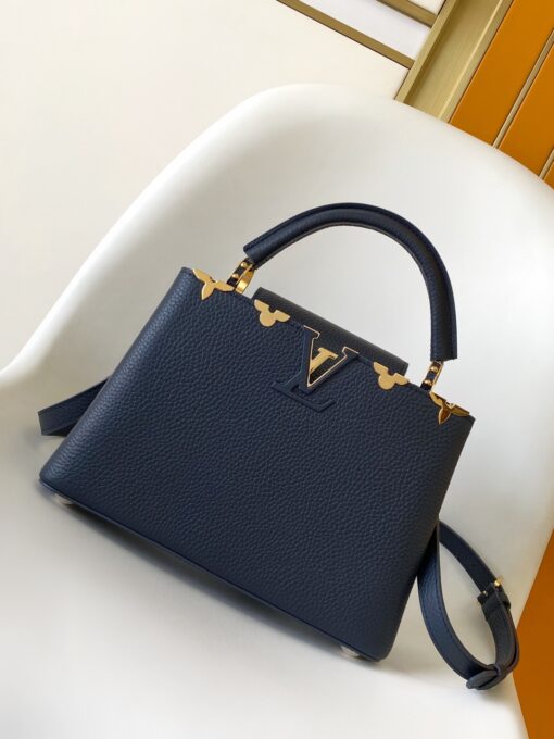 LV 原單 Capucines M25231 小號手提包 金屬LV扣飾設計