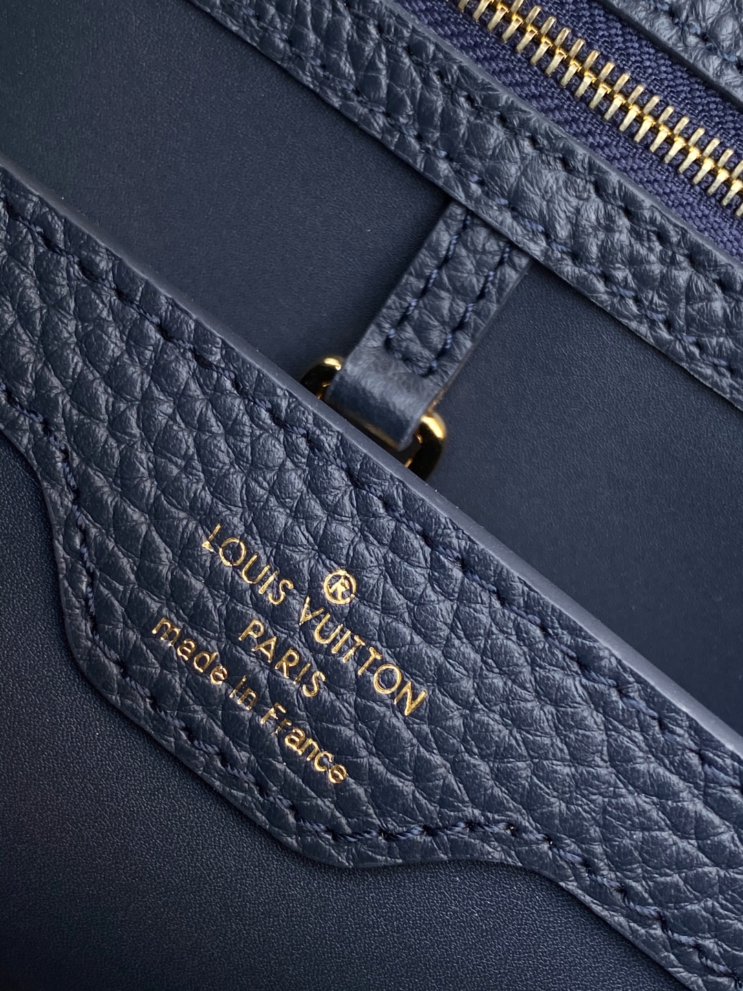 LV 原單 Capucines M25231 小號手提包 金屬LV扣飾設計｜歐美奢侈品精品推薦