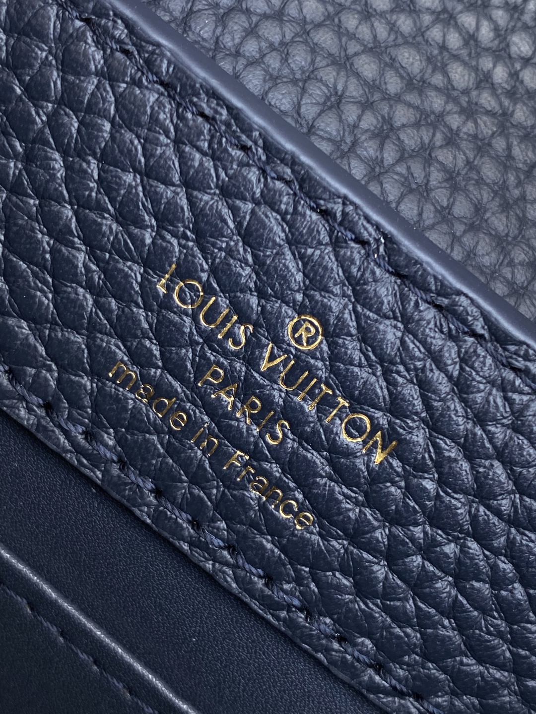 LV 精品仿製 Capucines BB 小號手提包 經典粒面皮革設計｜歐美奢侈品精品推薦