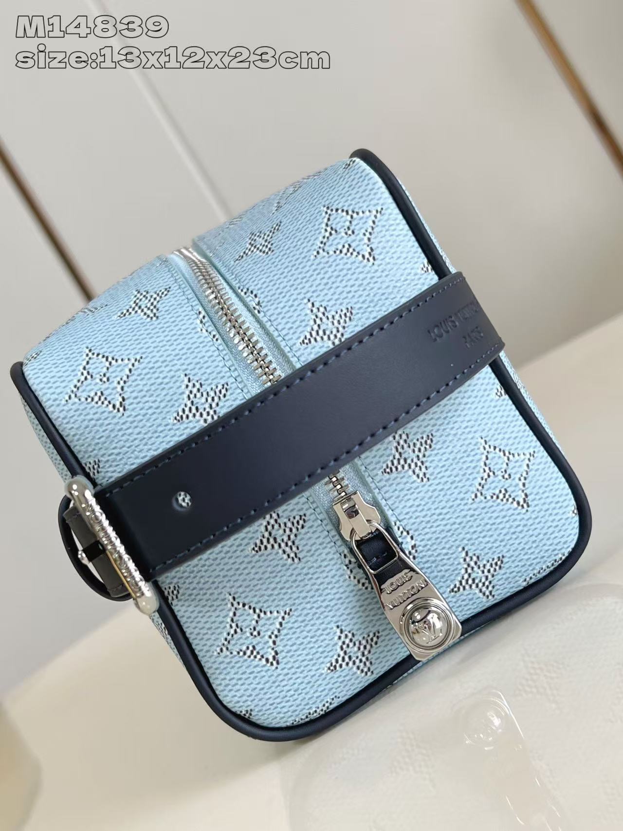 LV A貨M14839迷你手拿包天藍Monogram帆布清爽配色設計款｜歐美奢侈品精品推薦