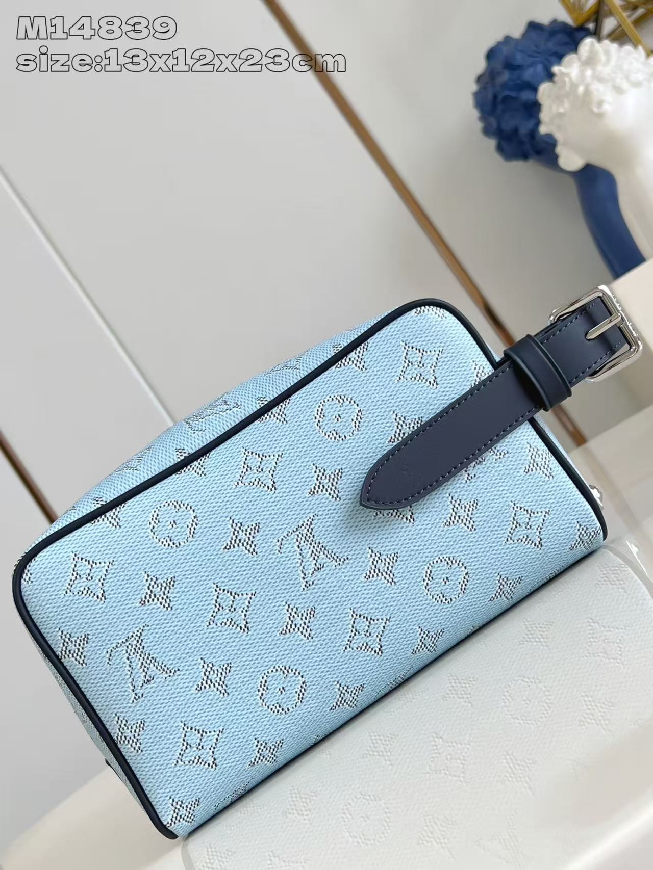 LV A貨M14839迷你手拿包天藍Monogram帆布清爽配色設計款｜歐美奢侈品精品推薦