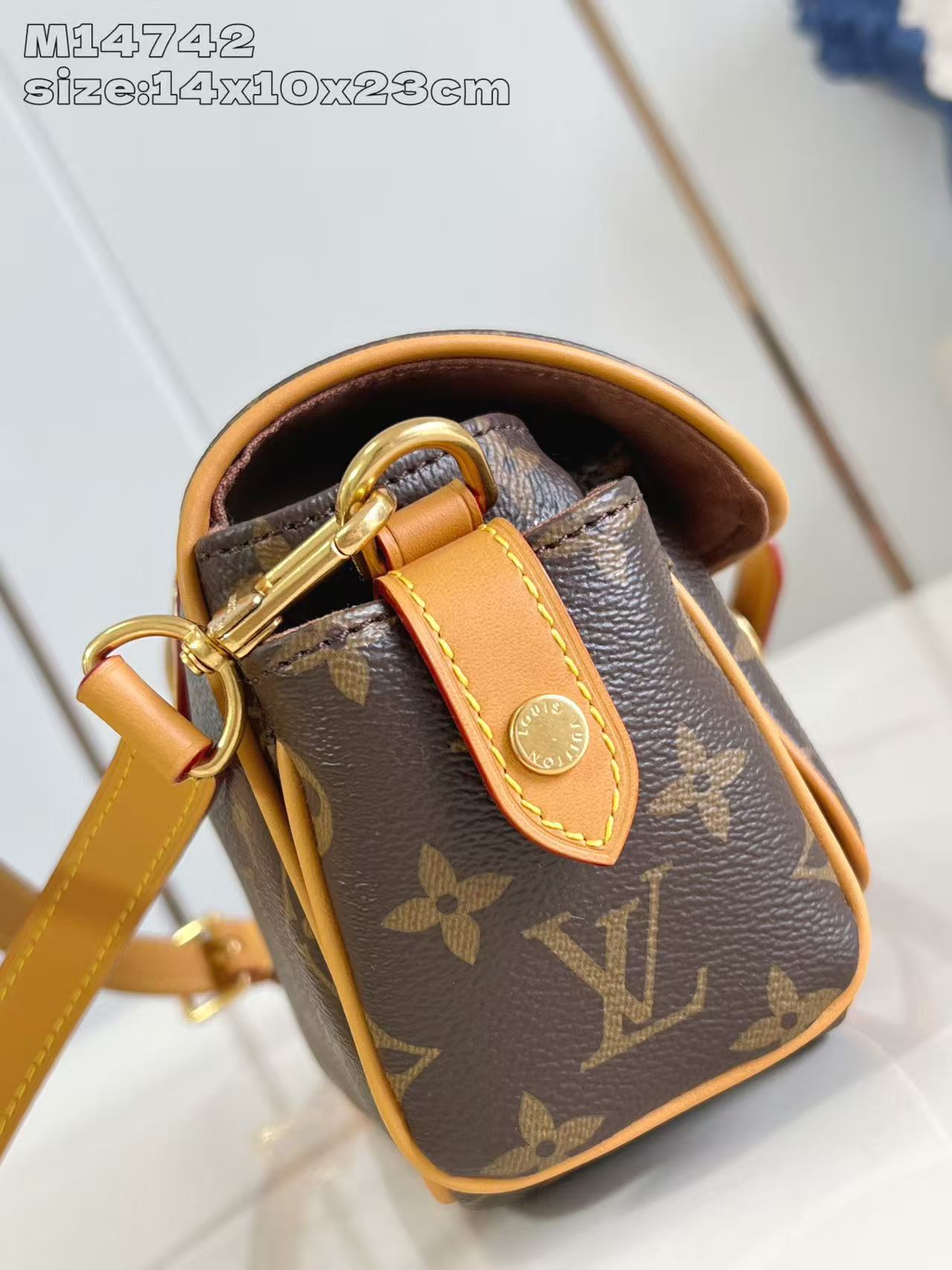 LV高仿M14742老花腰包 小巧便攜經典百搭設計｜歐美奢侈品精品推薦