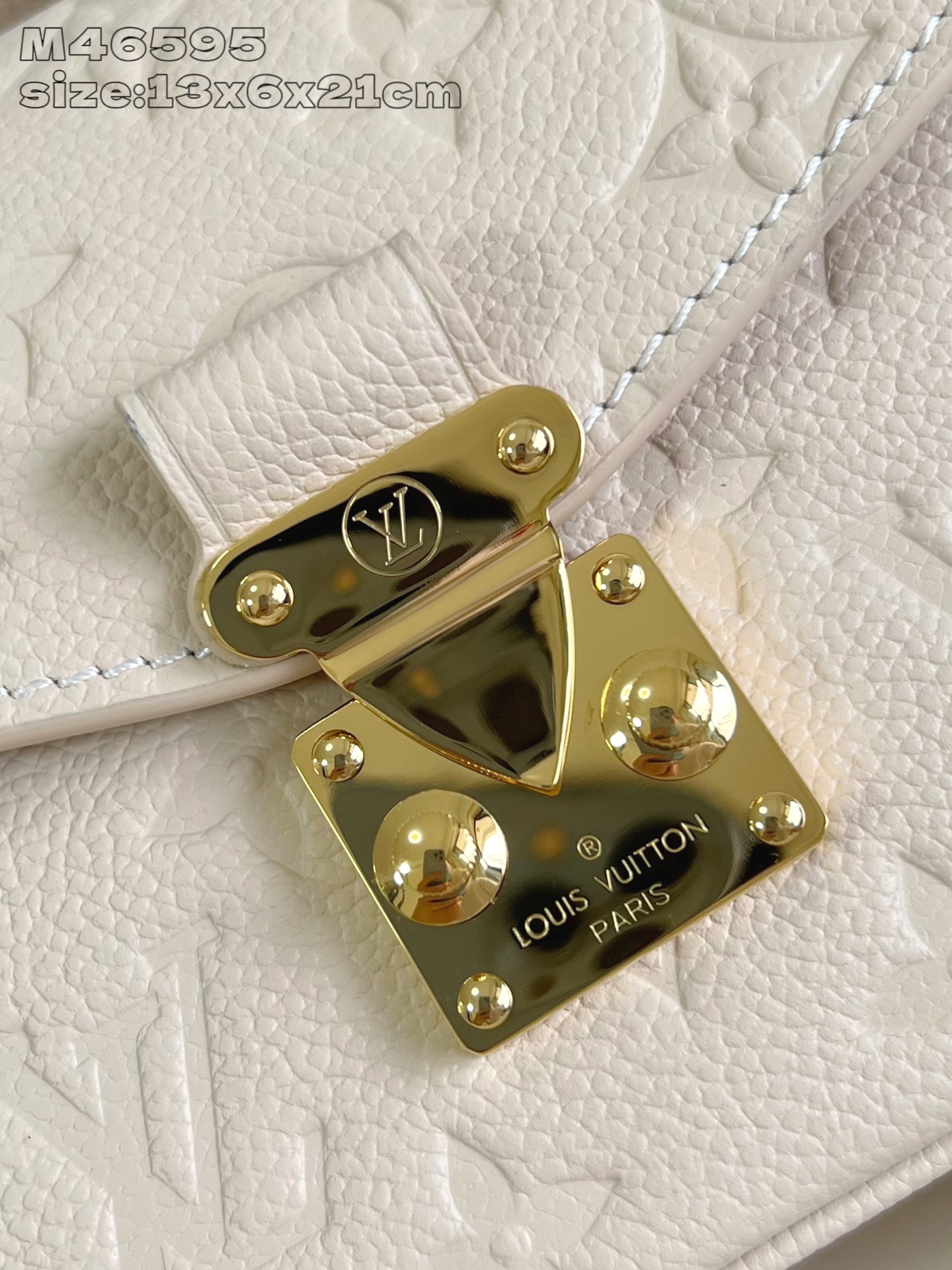 LV高仿 M46595 壓花小號鎖扣包 淺奶油白鏈條款｜歐美奢侈品精品推薦