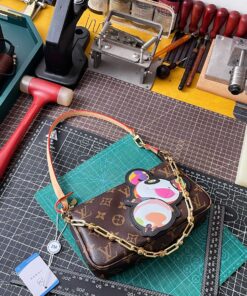 LV高仿熊貓圖案鏈條相機包 經典帆布可愛造型款