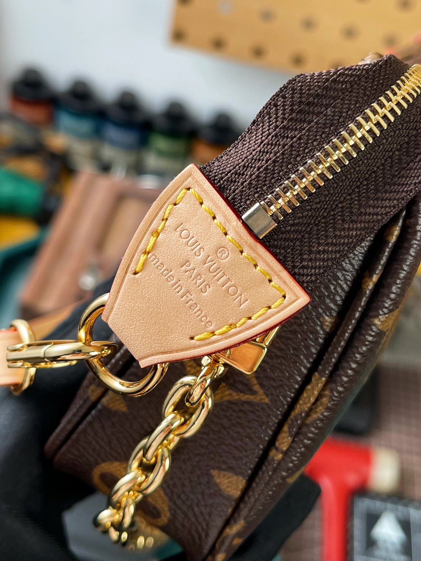 LV高仿鏈條腋下包 小巧實用復古Monogram設計款｜歐美奢侈品精品推薦