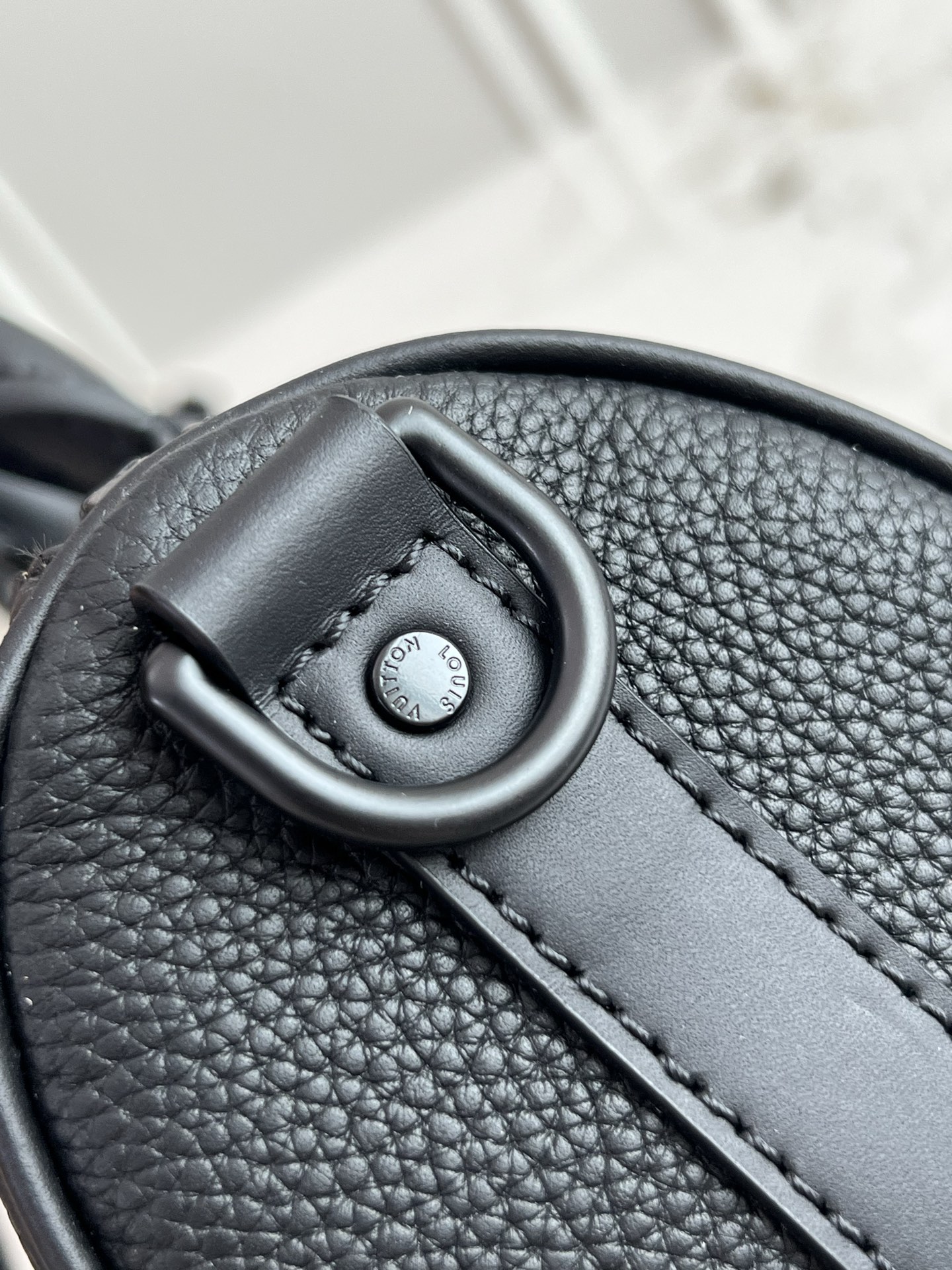 LV精品仿製全黑Nano Speedy牛皮手袋極簡無Logo通勤首選｜歐美奢侈品精品推薦
