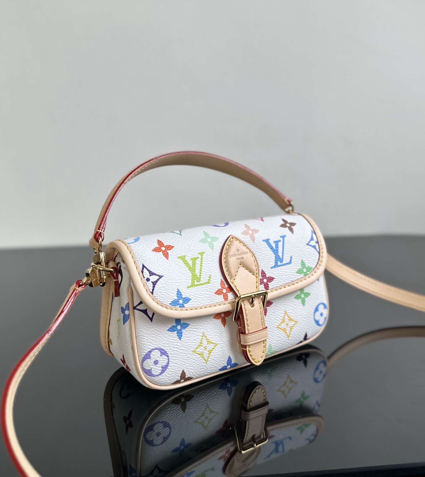 LV一比一彩色翻蓋包白底Monogram復古設計優雅斜背包款｜歐美奢侈品精品推薦