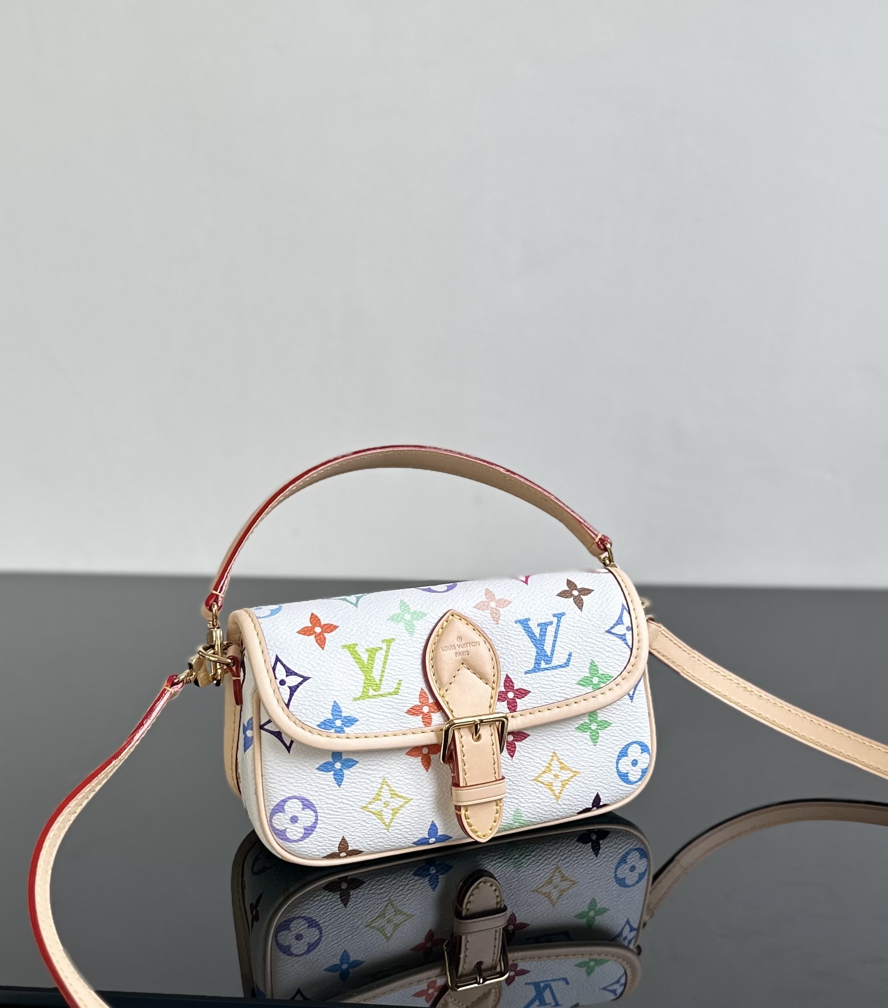 LV一比一彩色翻蓋包白底Monogram復古設計優雅斜背包款｜歐美奢侈品精品推薦