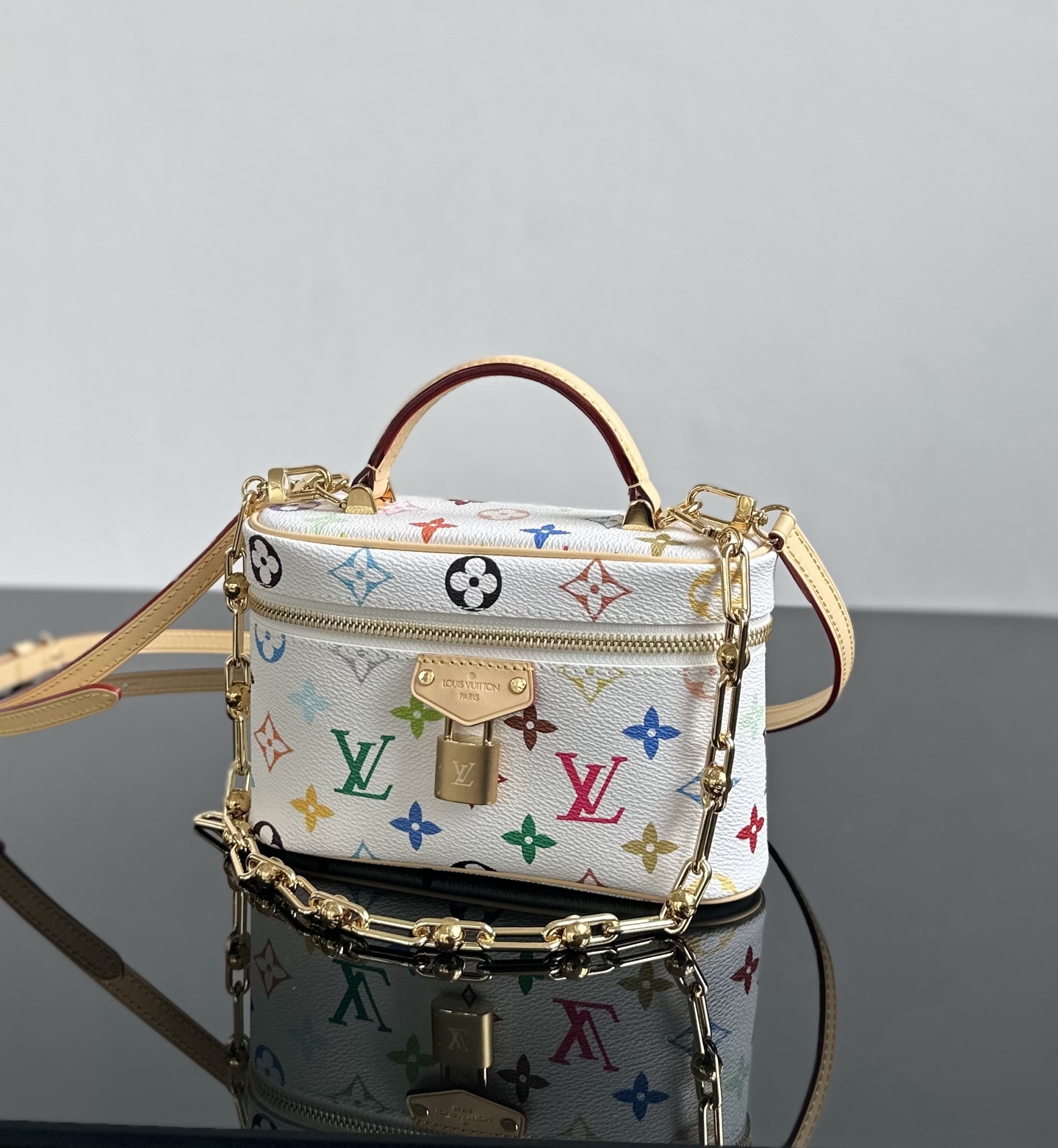 LV高仿Multicolor化妝箱包白底Monogram鎖頭鏈條造型精品｜歐美奢侈品精品推薦
