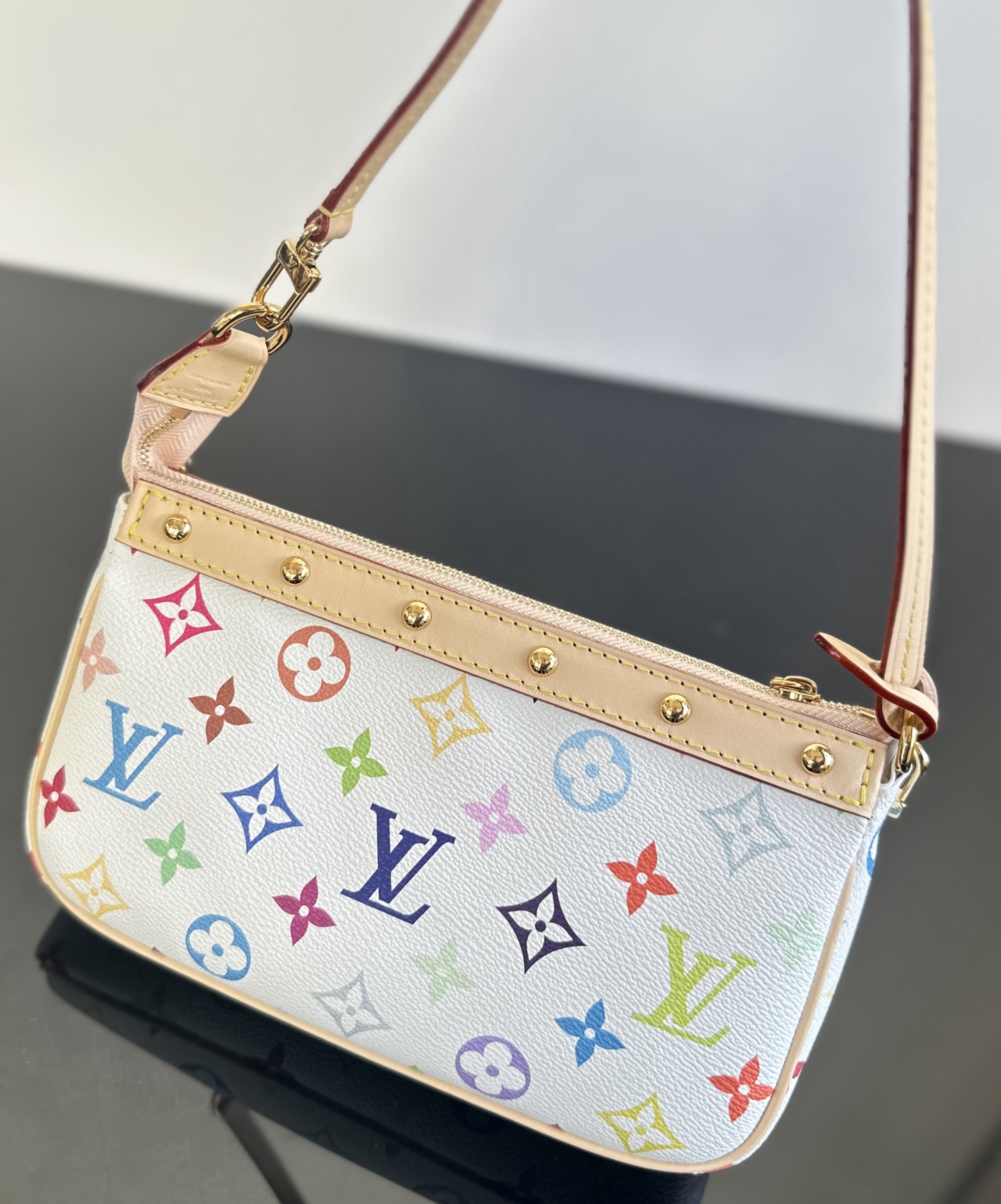 LV原單Multicolor彩色鏈條小包白底復古鉚釘迷你肩背推薦｜歐美奢侈品精品推薦