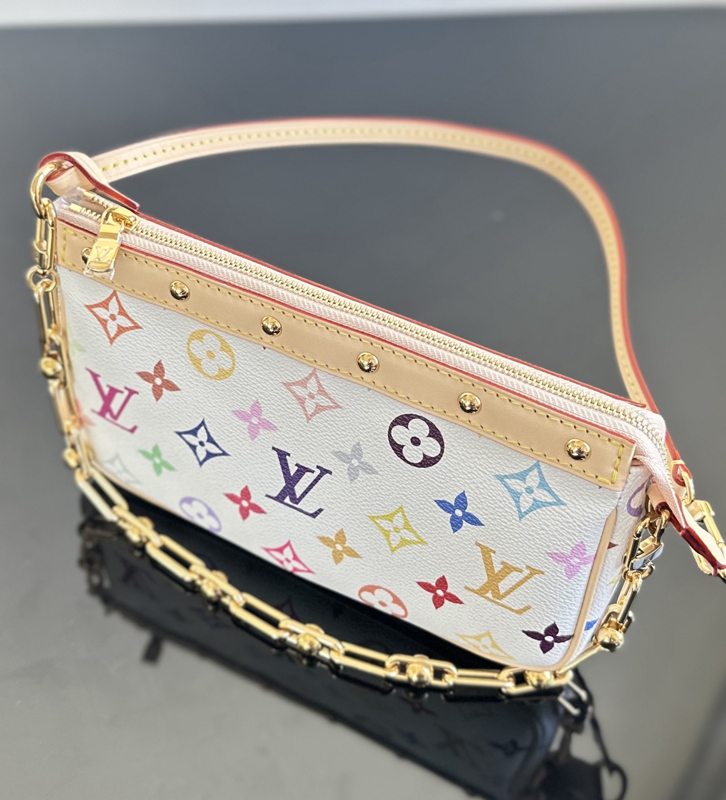 LV原單Multicolor彩色鏈條小包白底復古鉚釘迷你肩背推薦｜歐美奢侈品精品推薦
