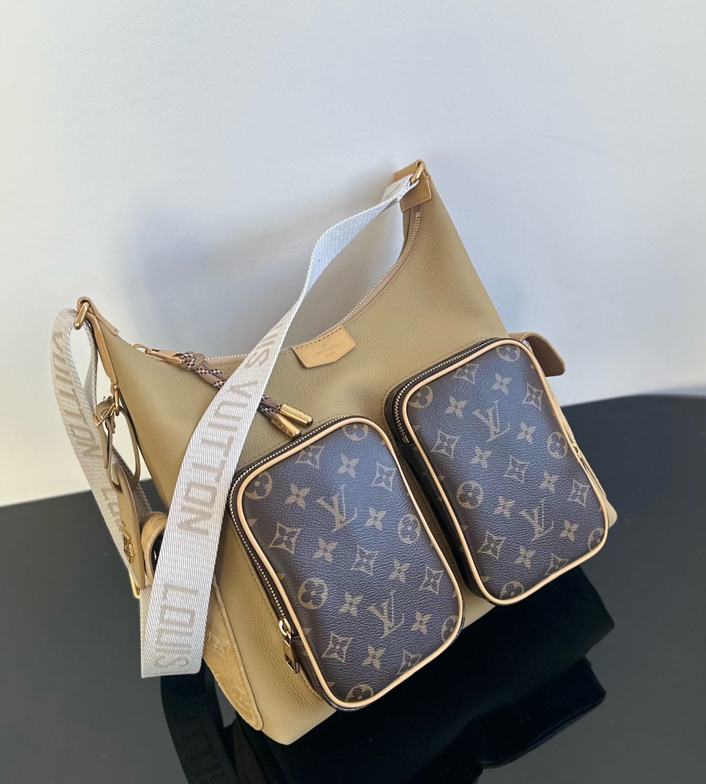 LV A貨拼接斜背包雙前袋設計通勤休閒風格實用款推薦｜歐美奢侈品精品推薦