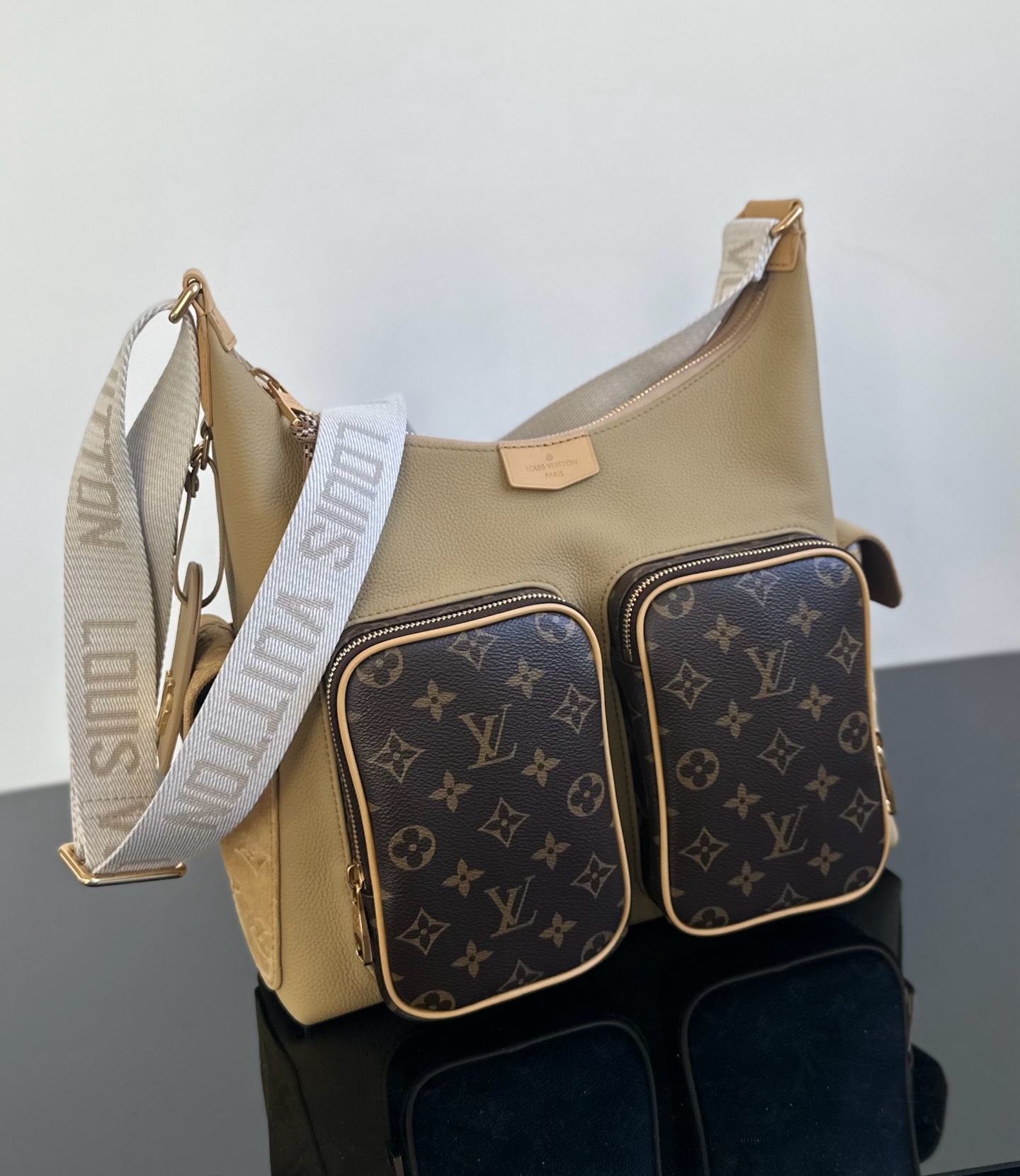 LV A貨拼接斜背包雙前袋設計通勤休閒風格實用款推薦｜歐美奢侈品精品推薦
